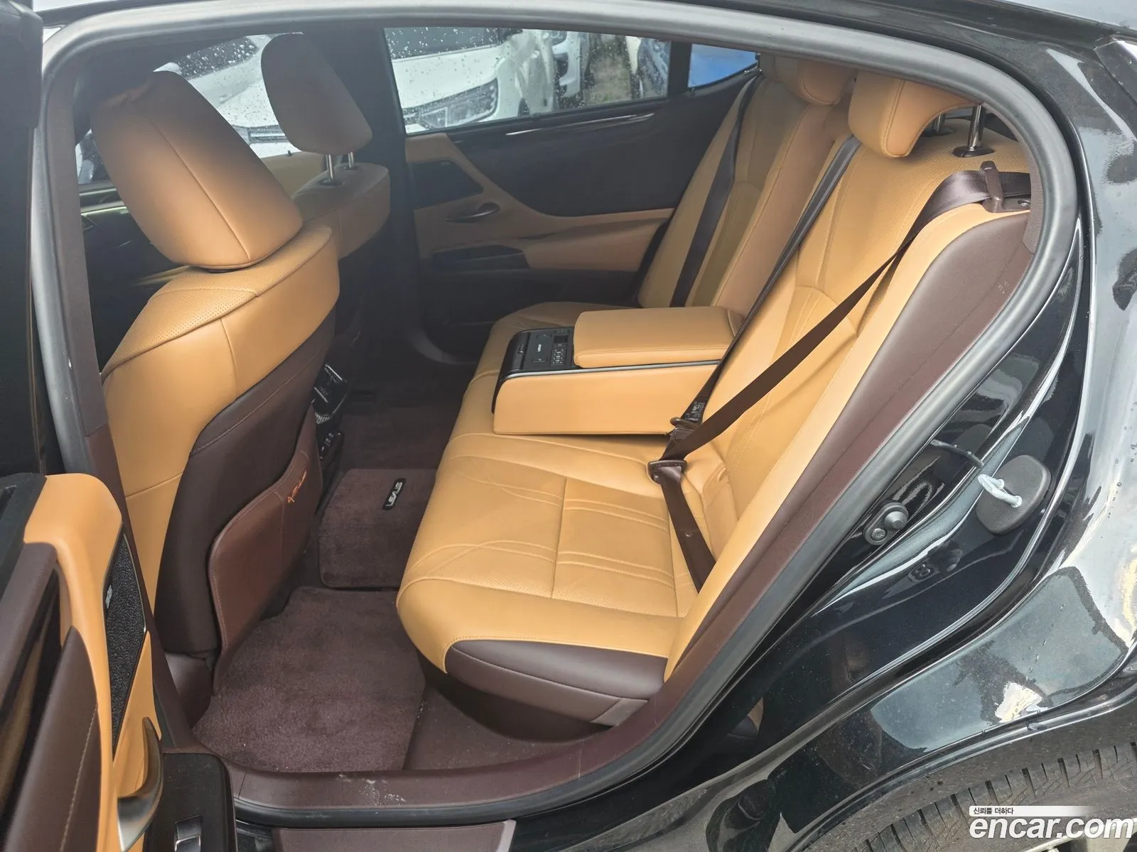 Lexus ES300h 7th Gen 2021 — 2