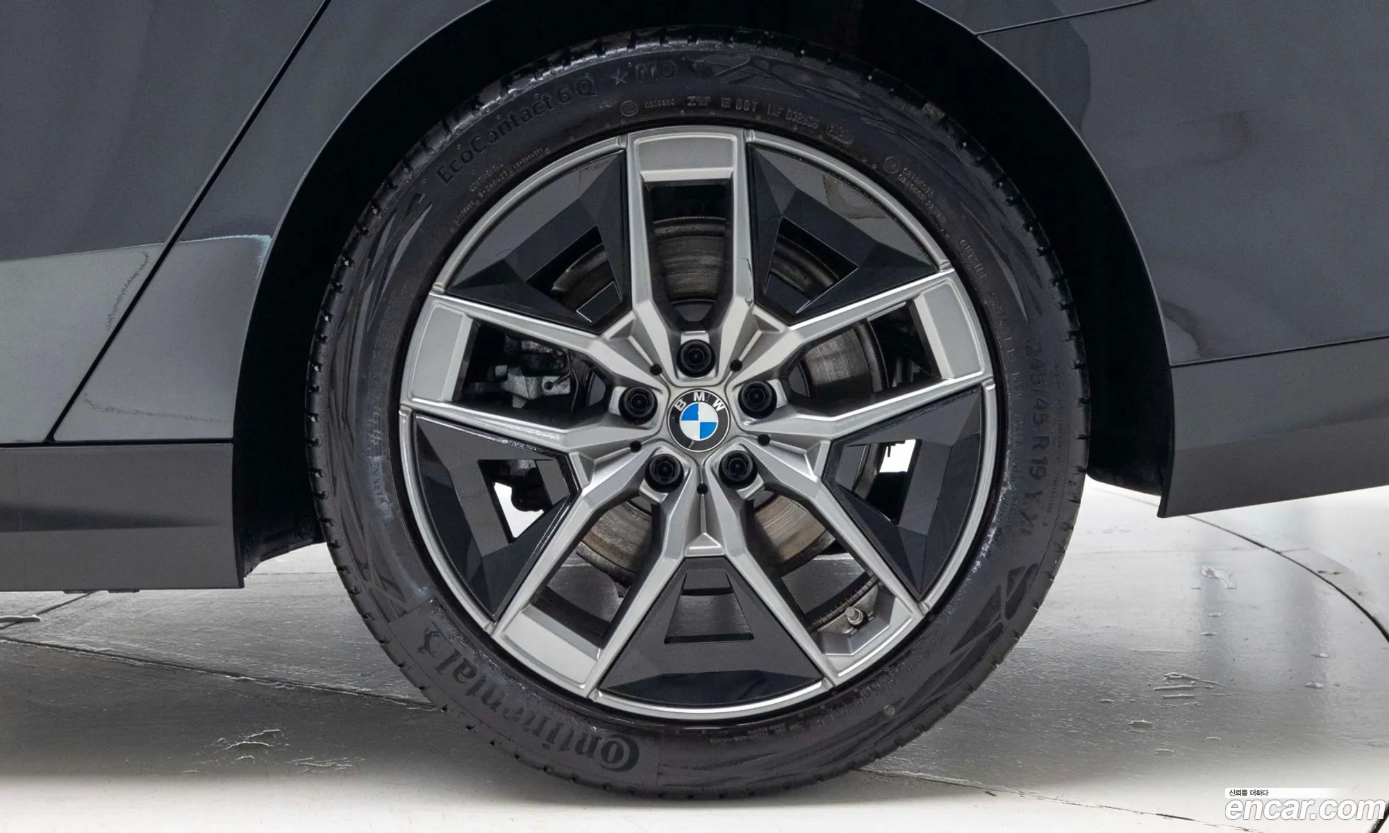 BMW 5 Series 2025 — 19