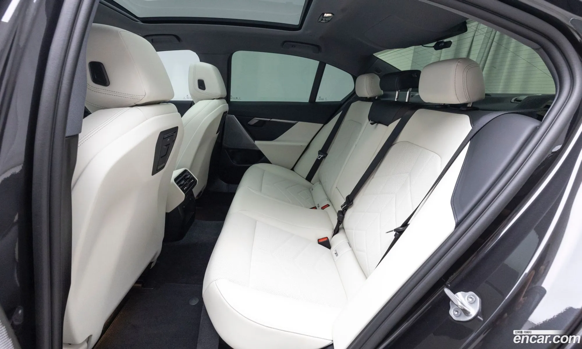 BMW 5 Series 2025 — 3