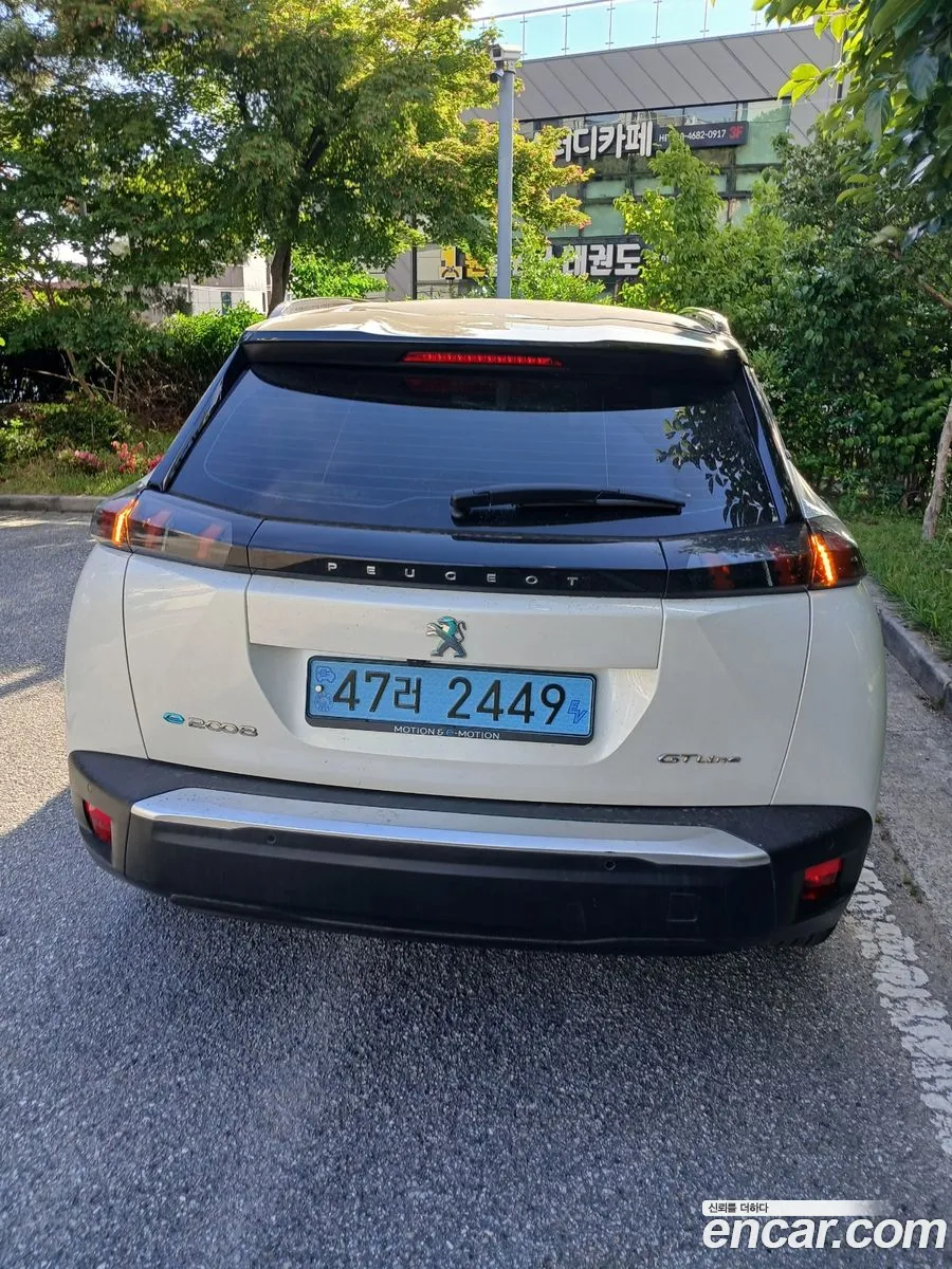 Peugeot e-2008 2021 — 3