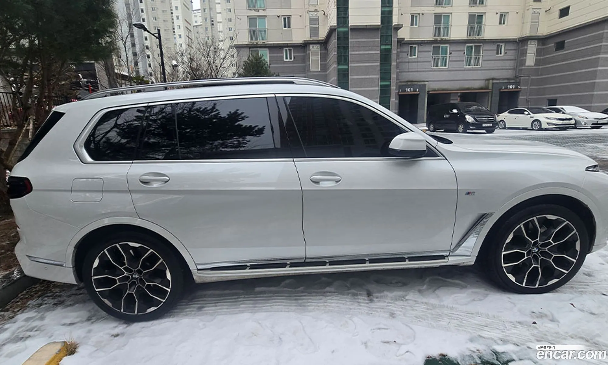 BMW X7 2023 — 7