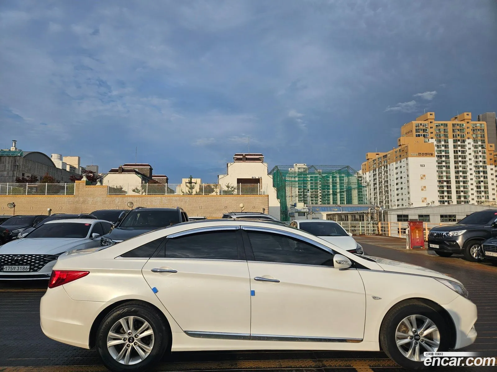 Hyundai YF Sonata 2011 — 2