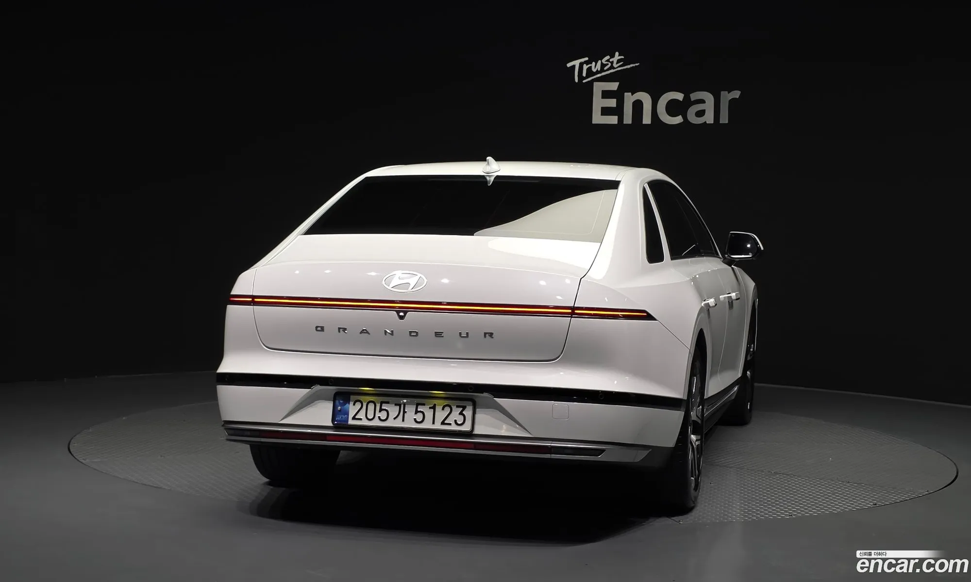 Hyundai Grandeur Hybrid 2023 — 3