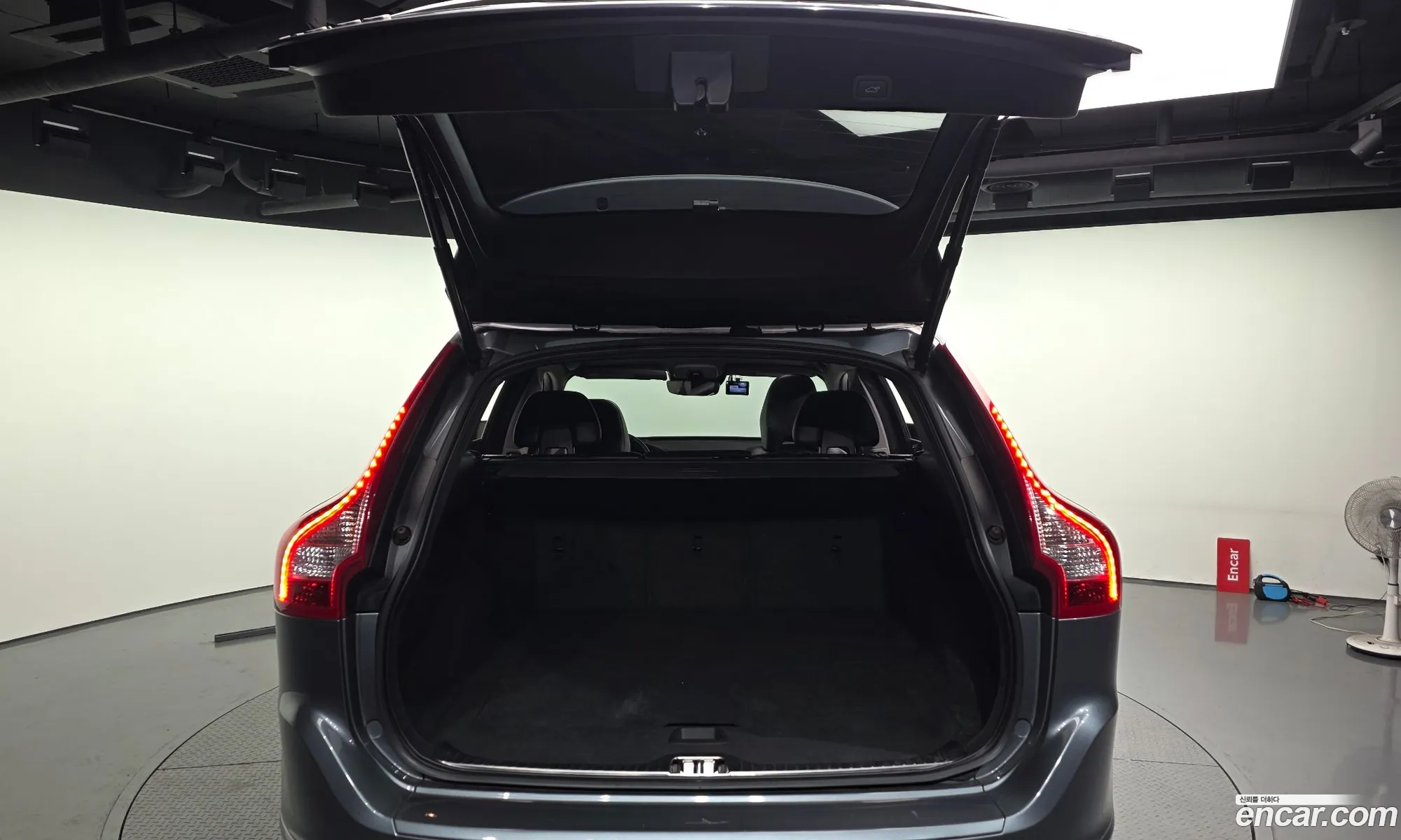 Volvo XC60 2017 YV1DZA8BDH2174017 — 13