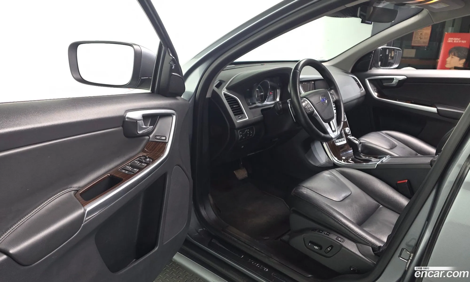 Volvo XC60 2017 YV1DZA8BDH2174017 — 11
