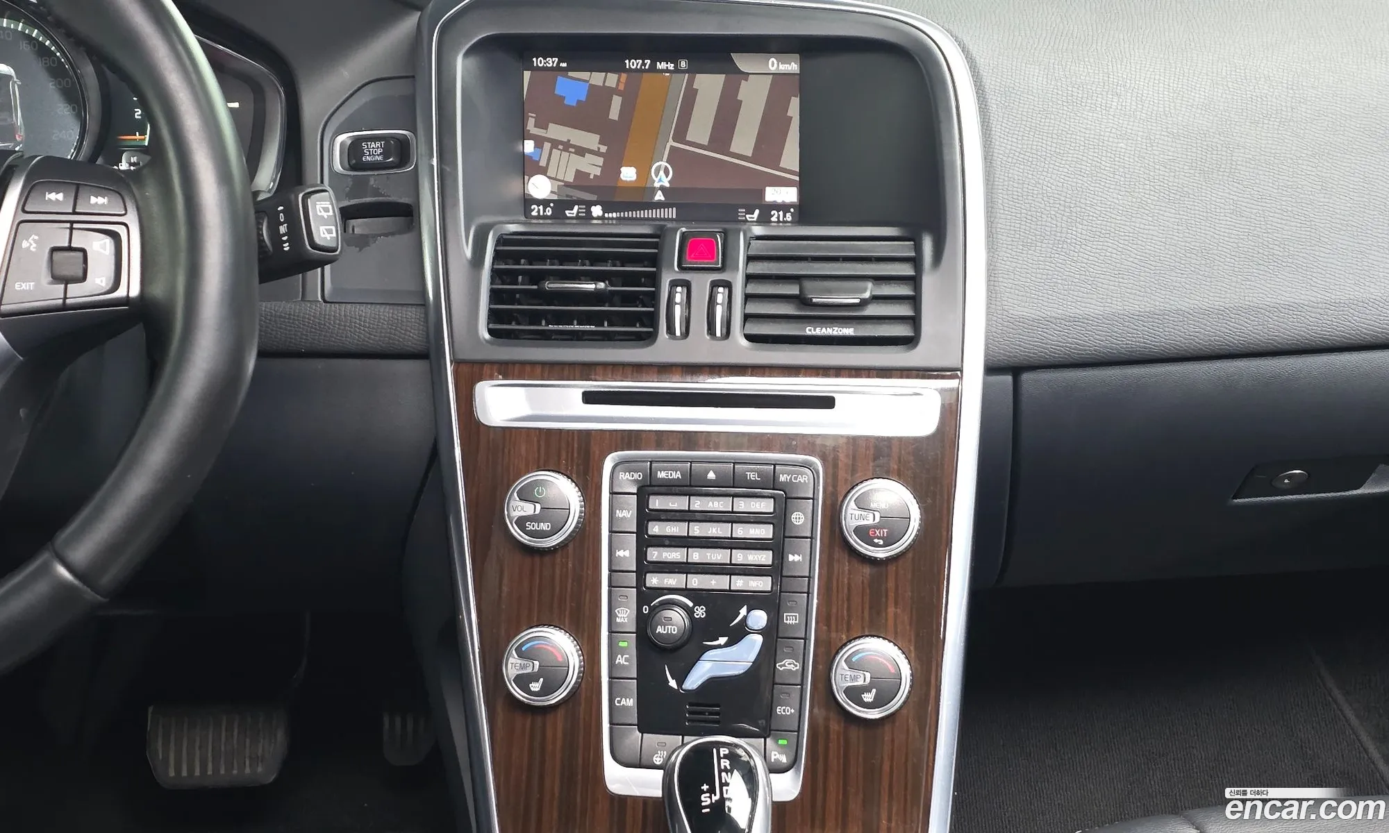 Volvo XC60 2017 YV1DZA8BDH2174017 — 17