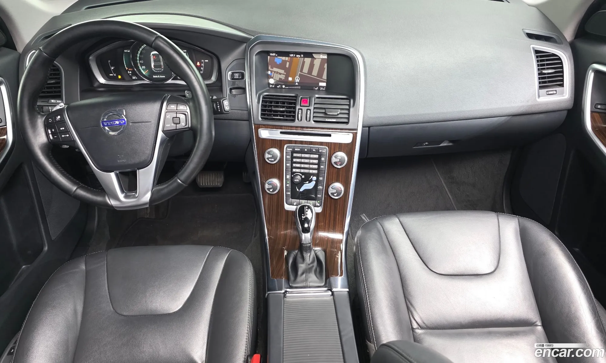 Volvo XC60 2017 YV1DZA8BDH2174017 — 5
