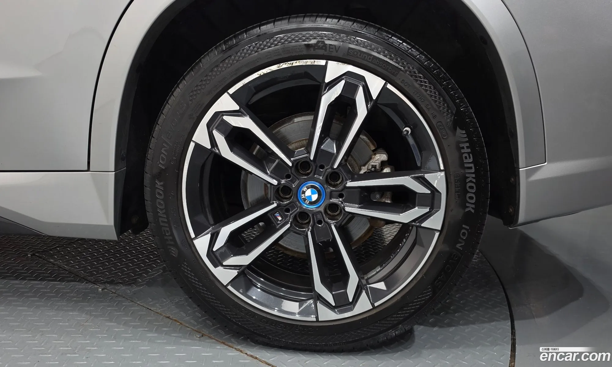 BMW iX1 2023 WBY61EF0151155151 — 14
