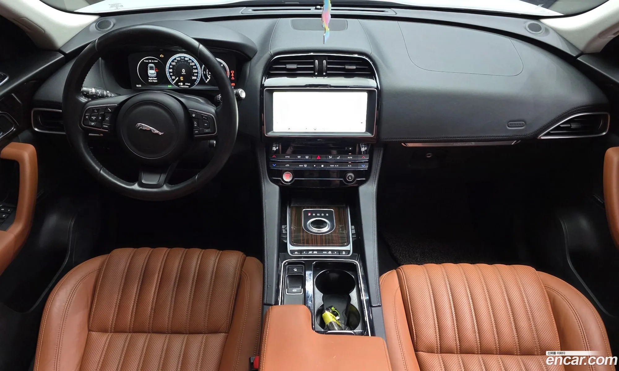 Jaguar F-Pace 2017 SADCA2BN2HA894883 — 23