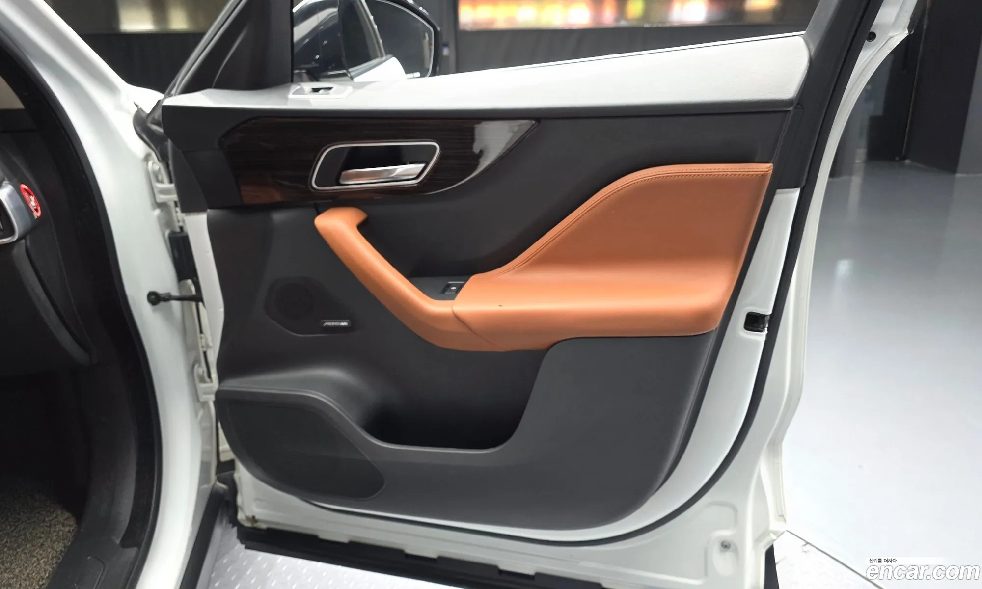 Jaguar F-Pace 2017 SADCA2BN2HA894883 — 14