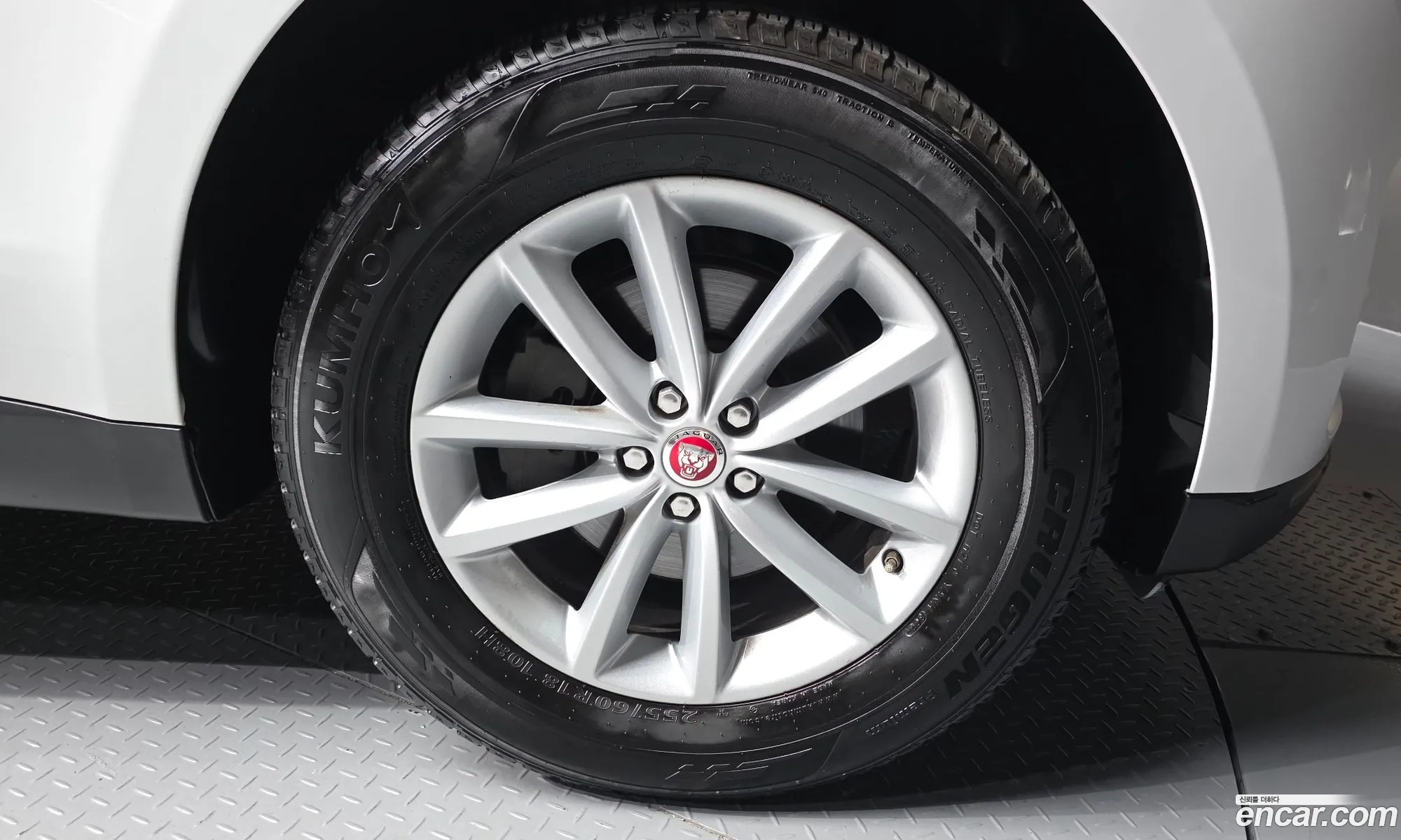 Jaguar F-Pace 2017 SADCA2BN2HA894883 — 28