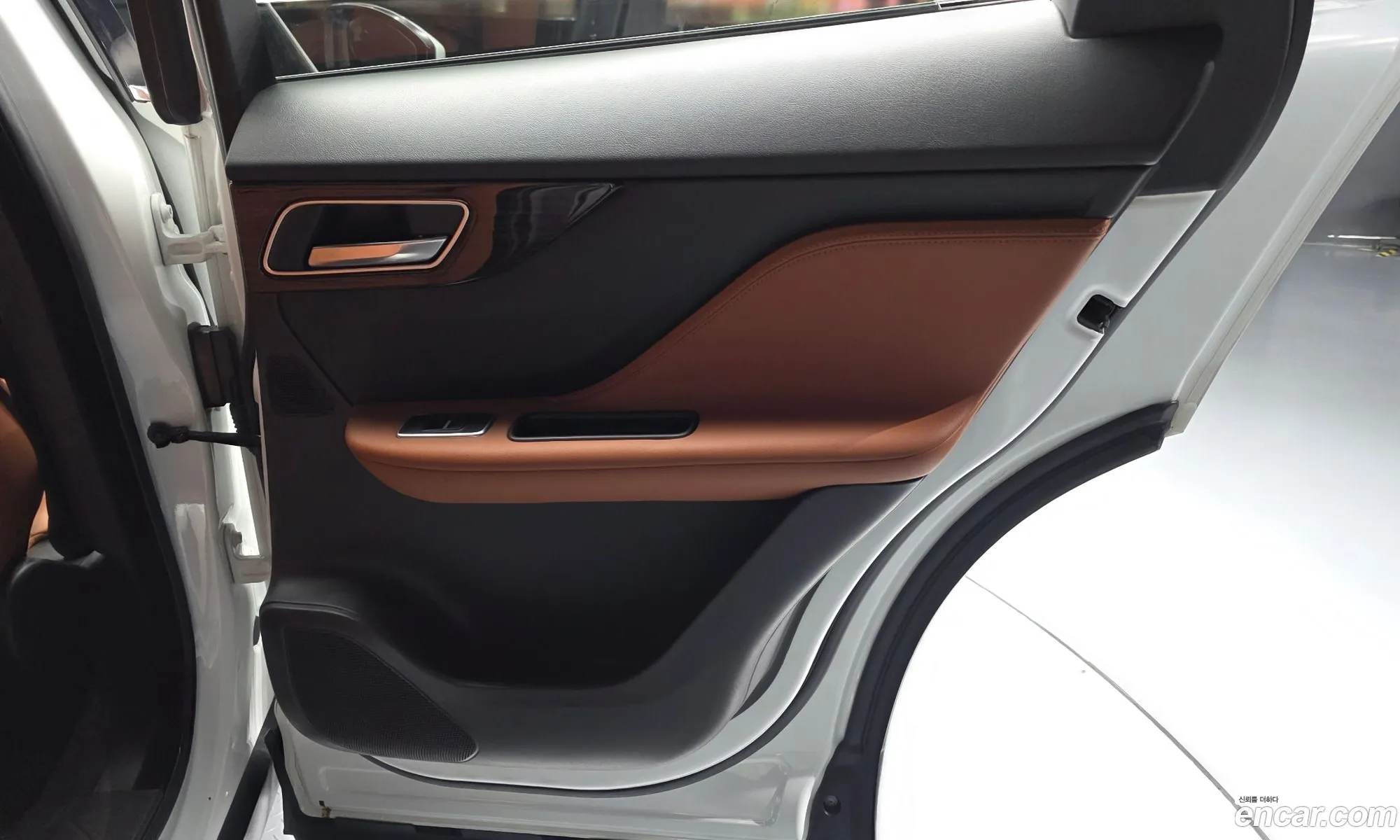 Jaguar F-Pace 2017 SADCA2BN2HA894883 — 29