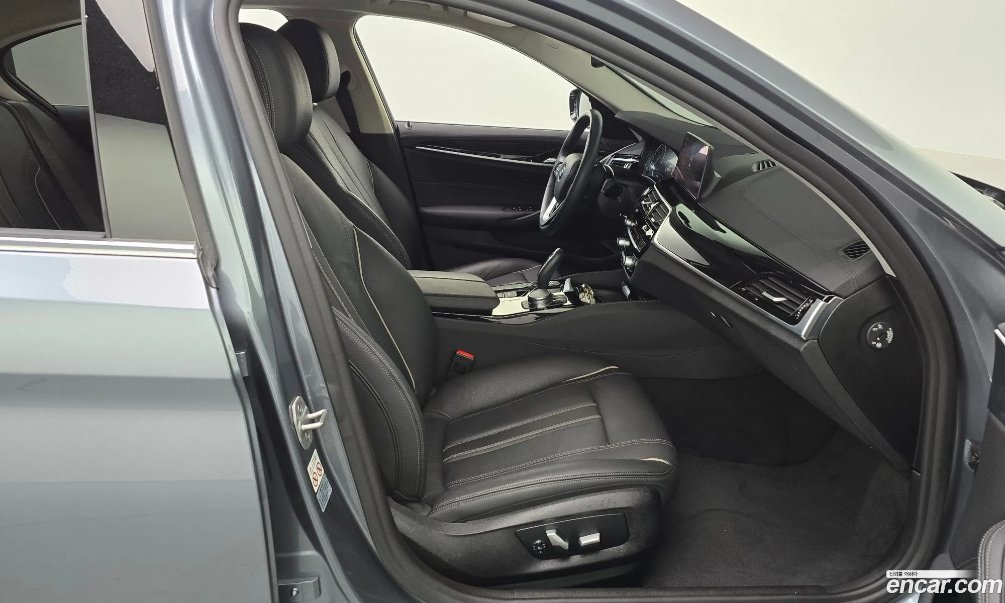 BMW 5 Series 2019 WBAJK7102KBP74843 — 32