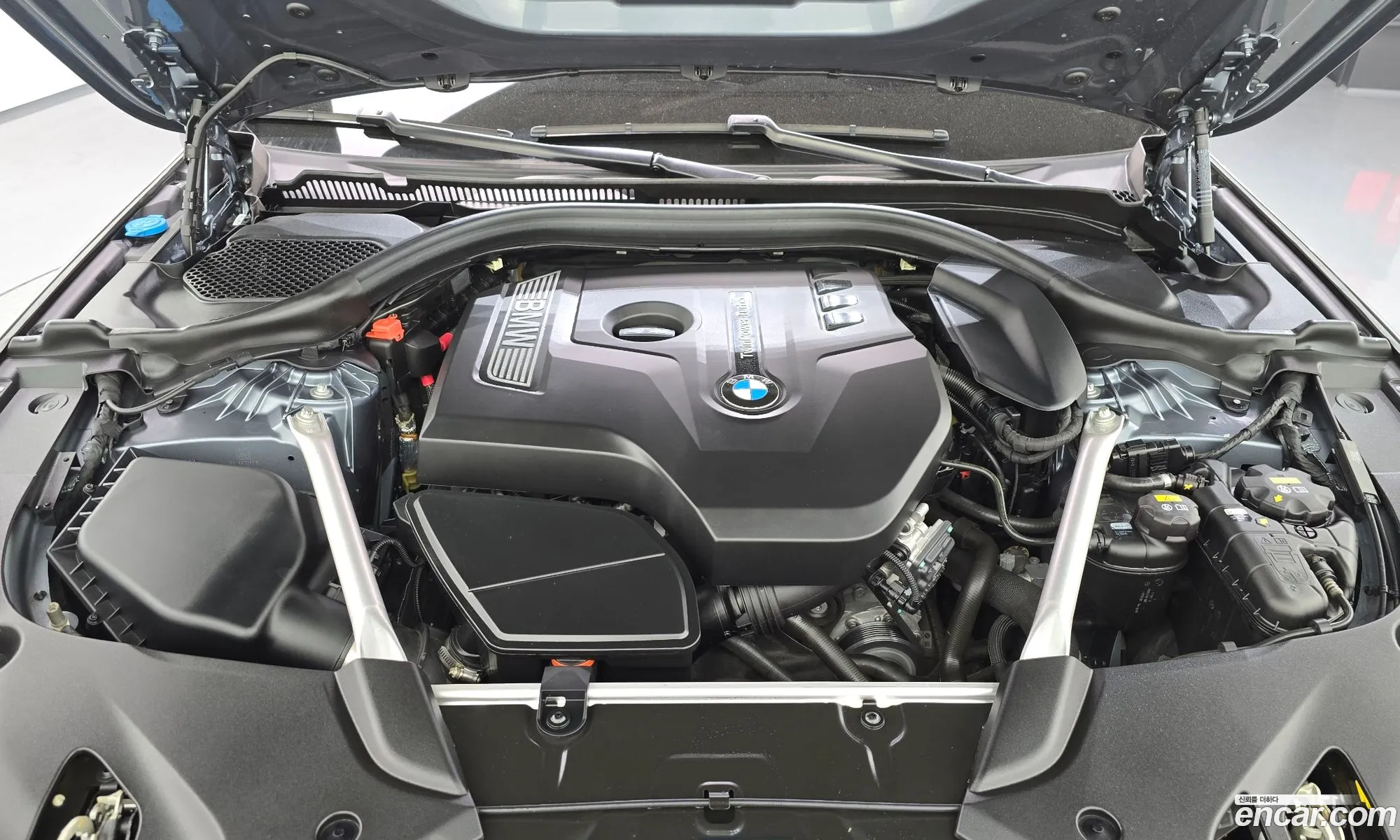 BMW 5 Series 2019 WBAJK7102KBP74843 — 27