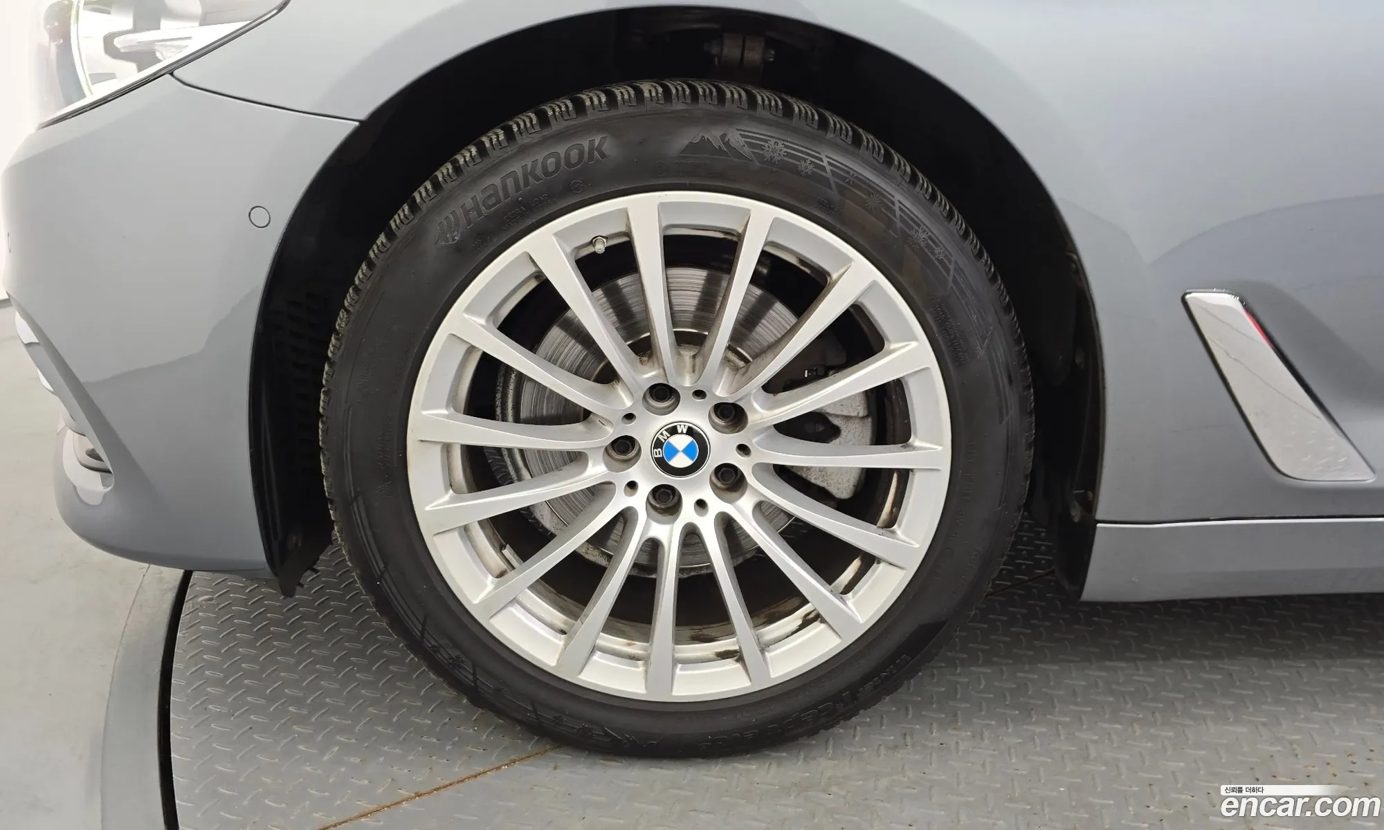 BMW 5 Series 2019 WBAJK7102KBP74843 — 30