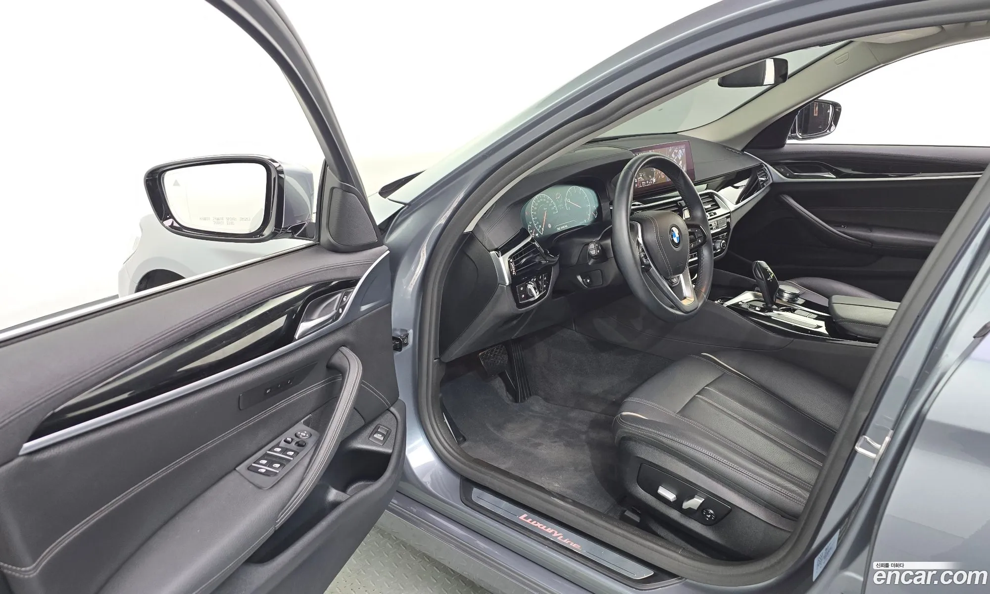 BMW 5 Series 2019 WBAJK7102KBP74843 — 29