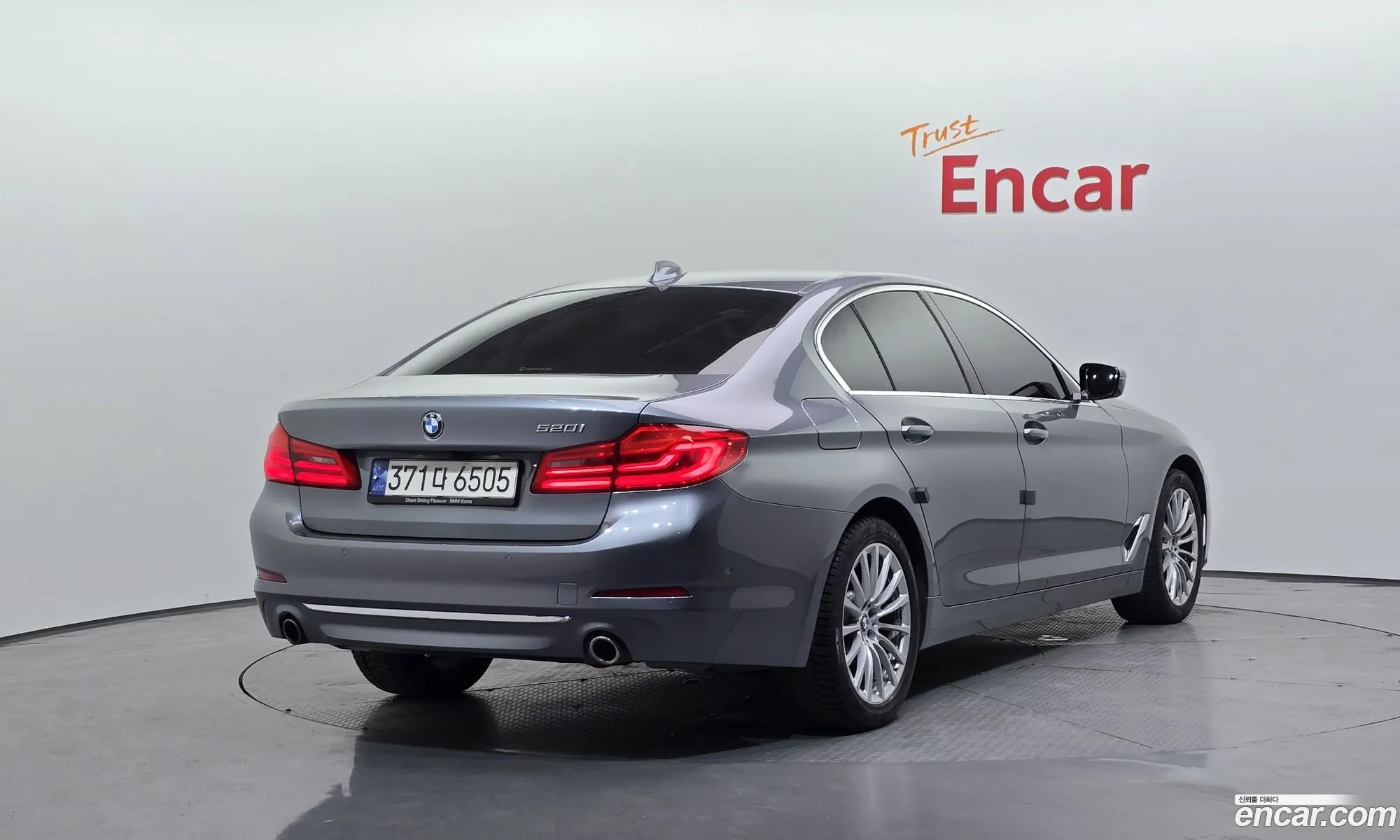 BMW 5 Series 2019 WBAJK7102KBP74843 — 3