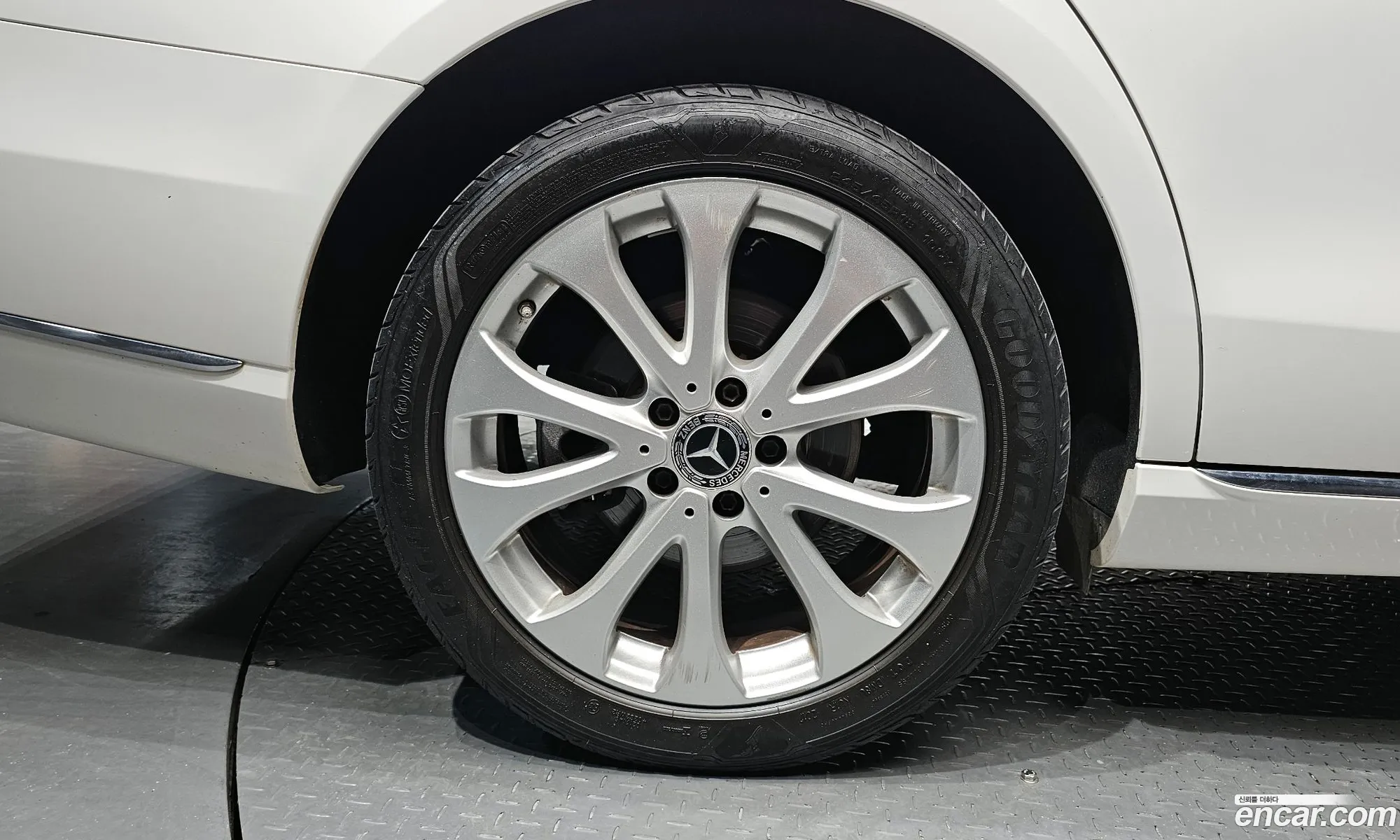 Mercedes-Benz E-Class W213 2017 WDDZF0FBXJA318580 — 6