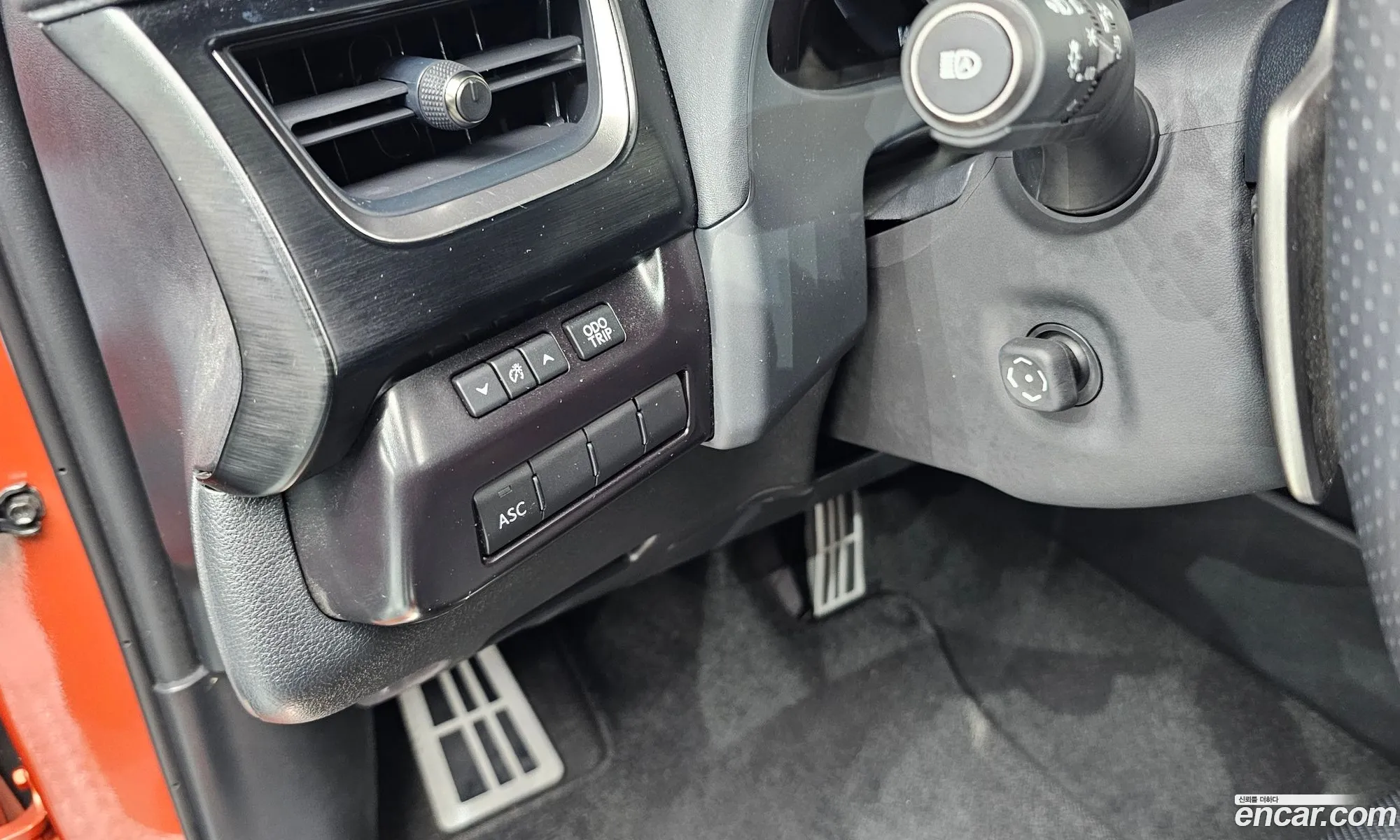 Lexus UX250h 2023 — 11