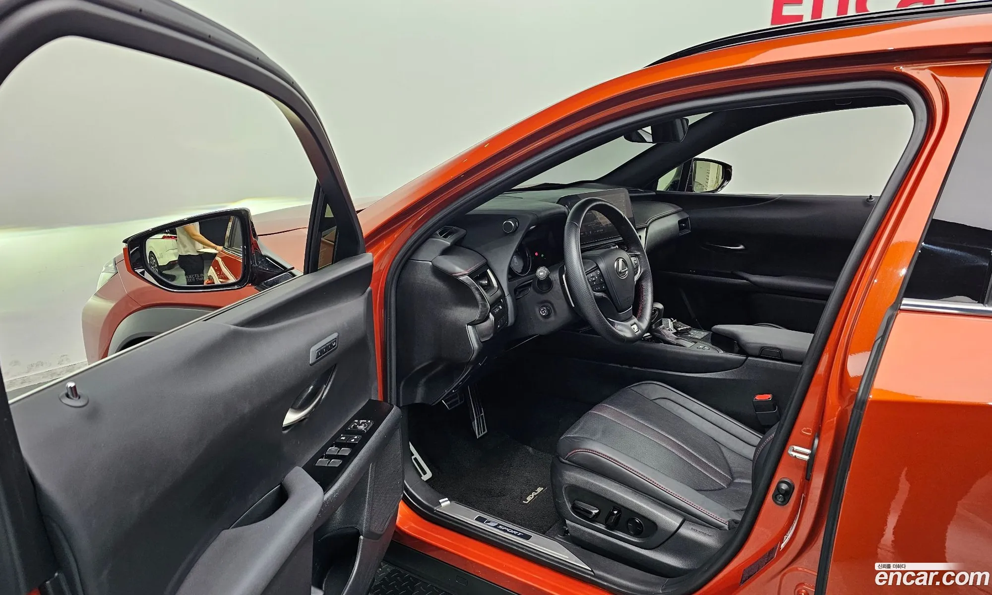 Lexus UX250h 2023 — 2