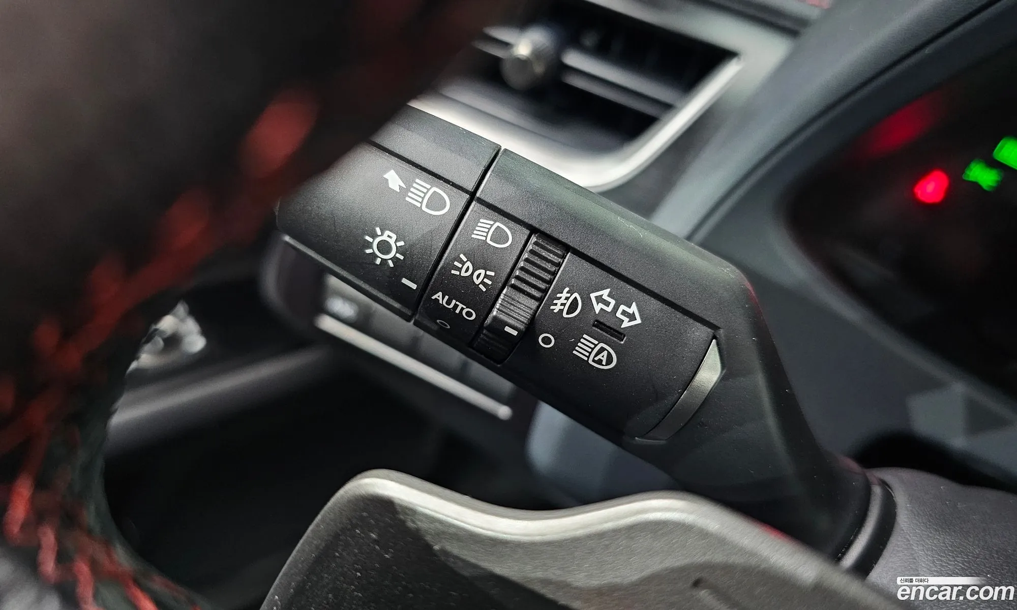 Lexus UX250h 2023 — 5
