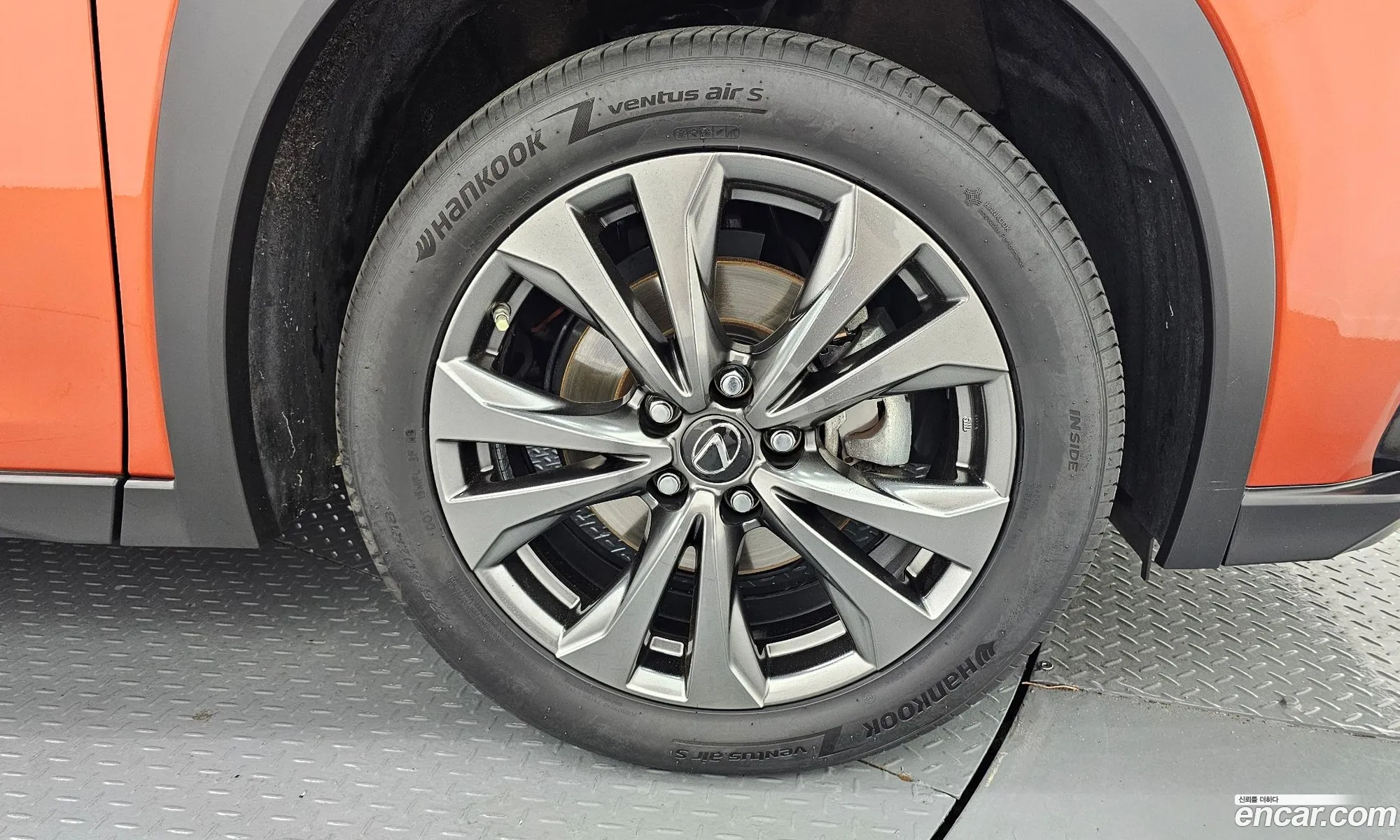 Lexus UX250h 2023 — 21