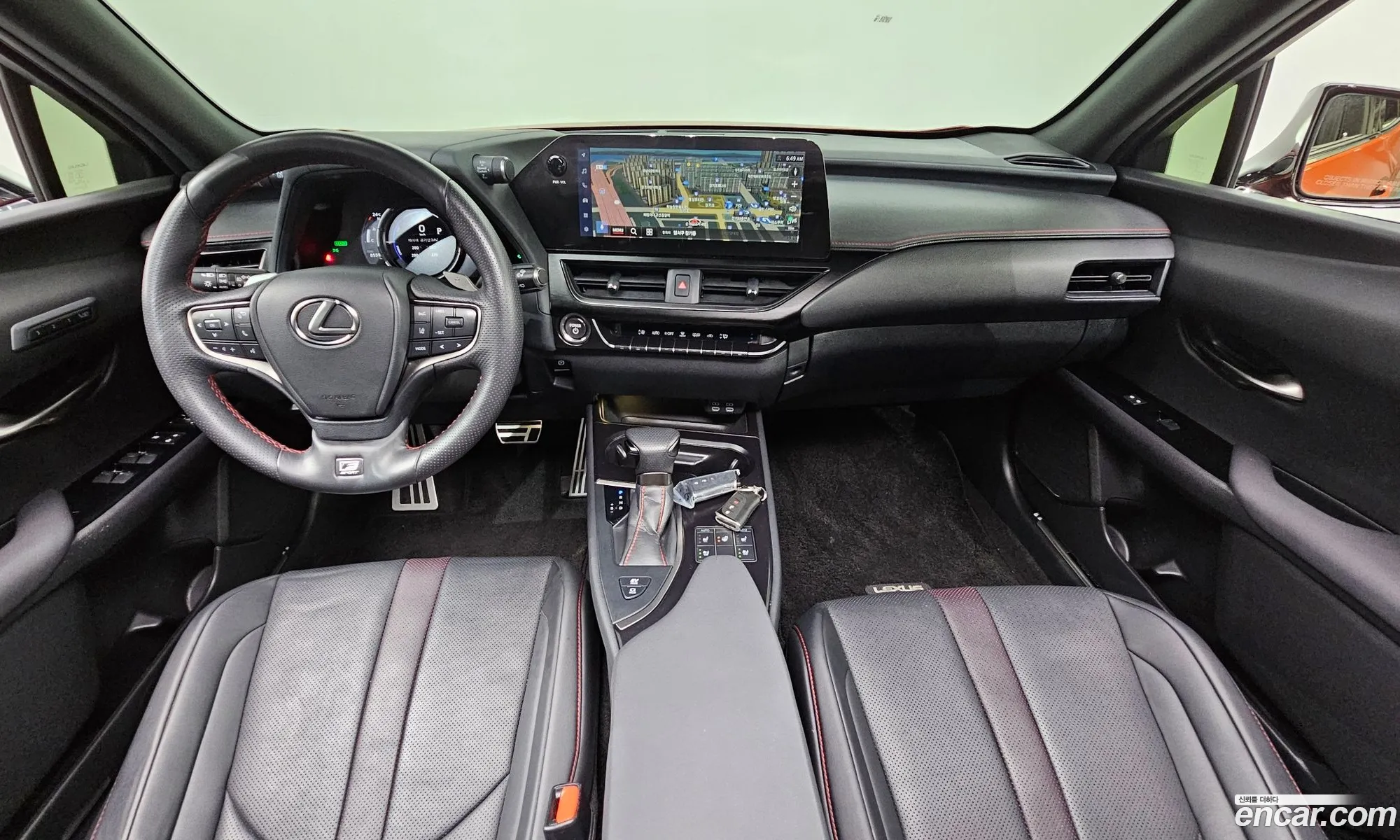 Lexus UX250h 2023 — 7