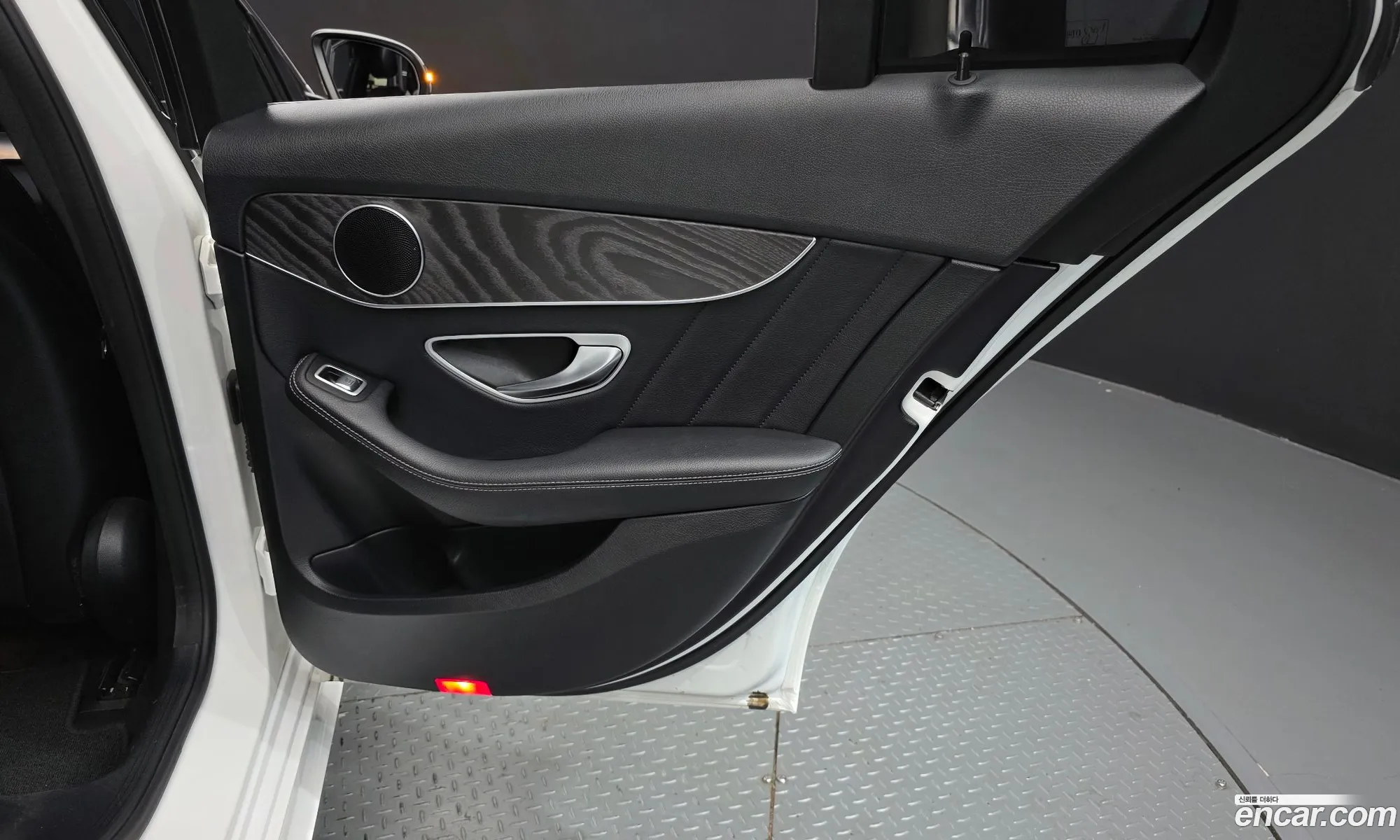 Mercedes-Benz C-Class W205 2019 — 24