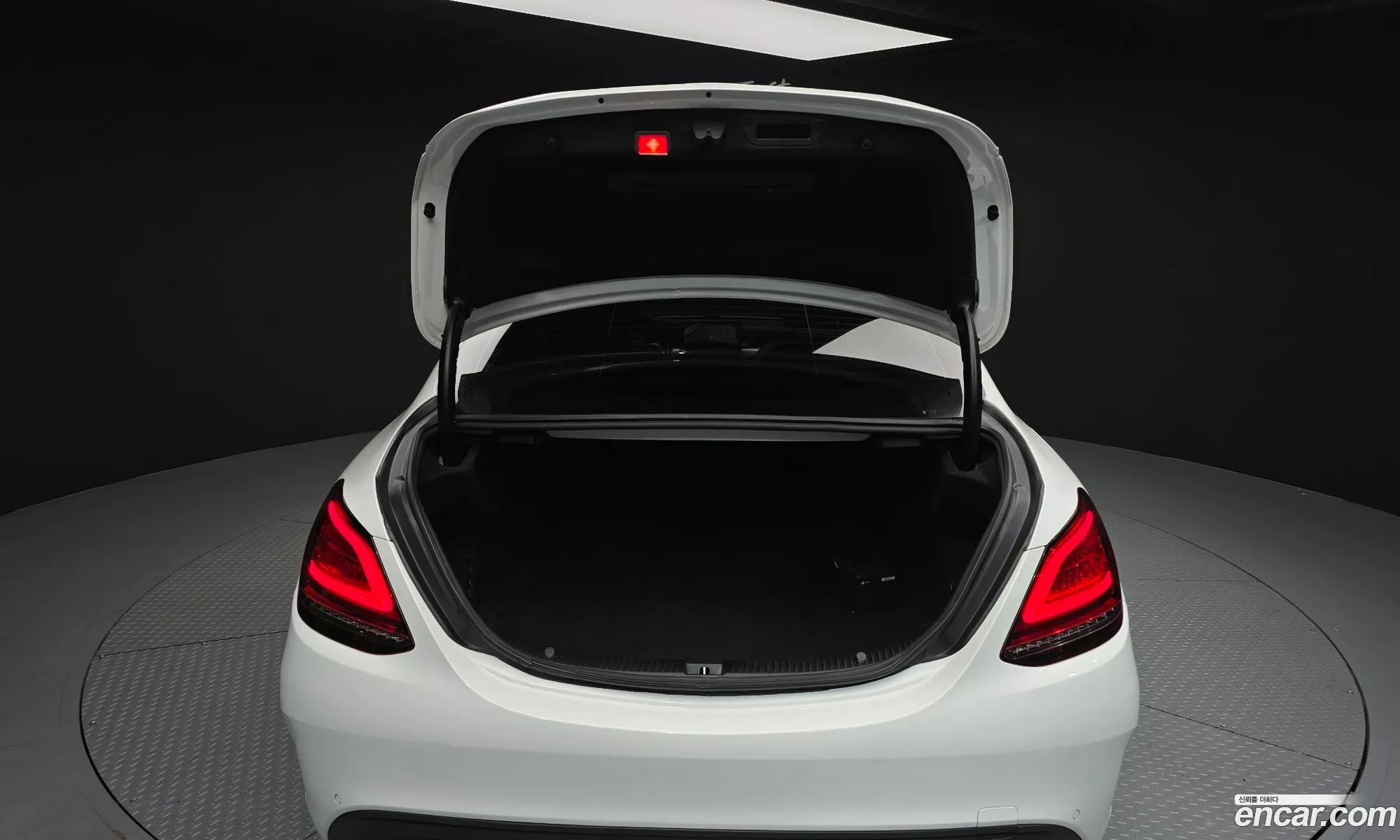 Mercedes-Benz C-Class W205 2019 — 30