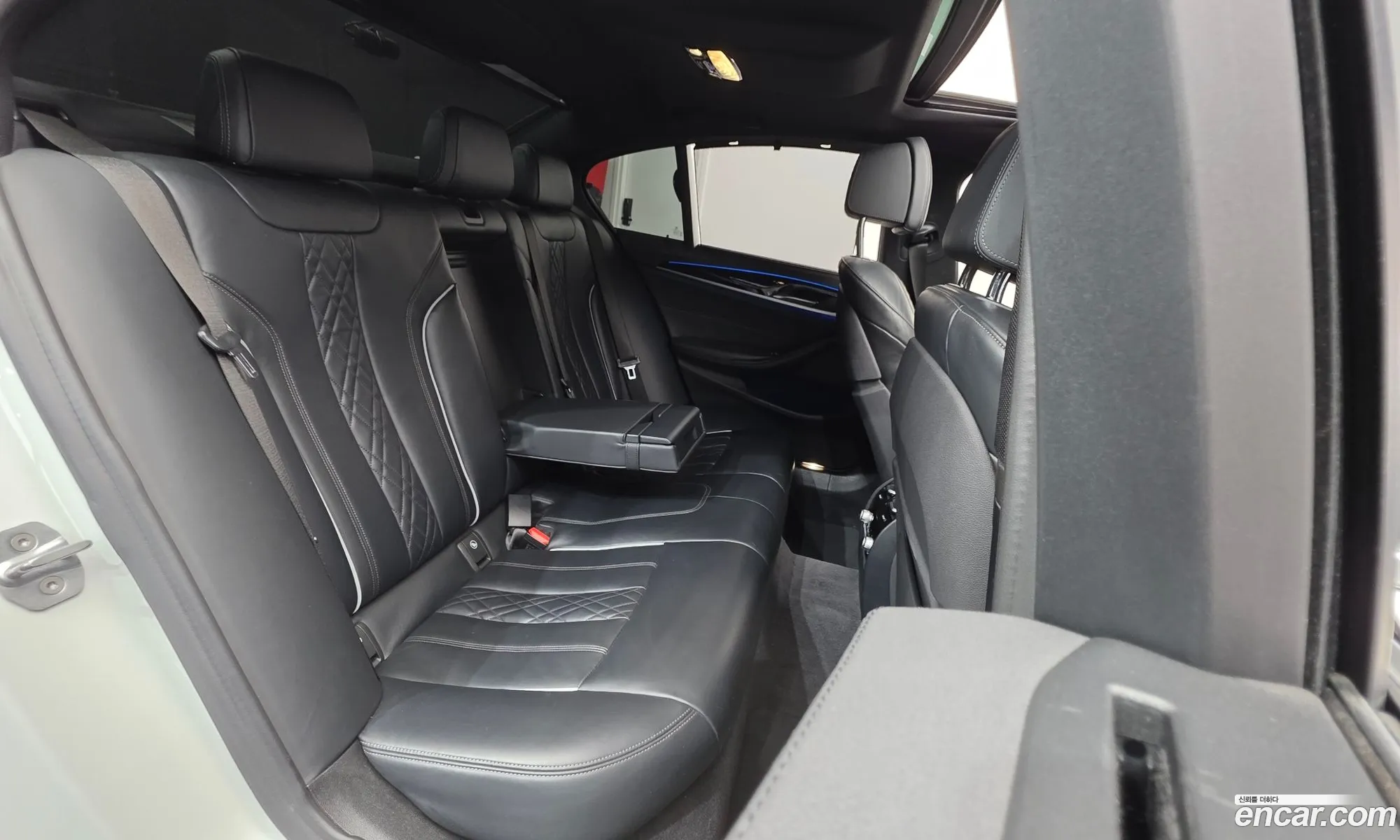 BMW 5 Series 2019 WBAJF5100LWW64988 — 2