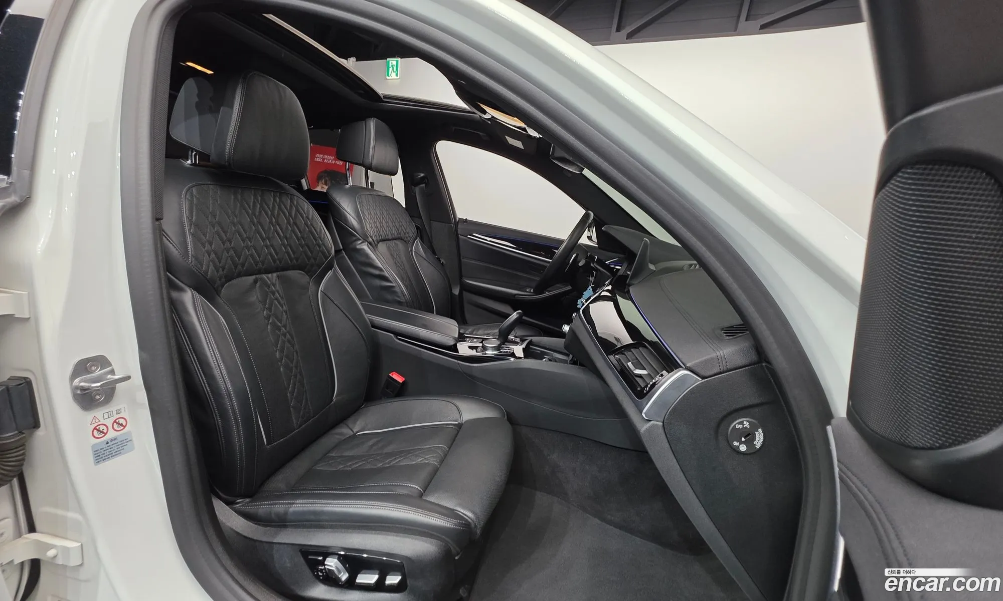 BMW 5 Series 2019 WBAJF5100LWW64988 — 3