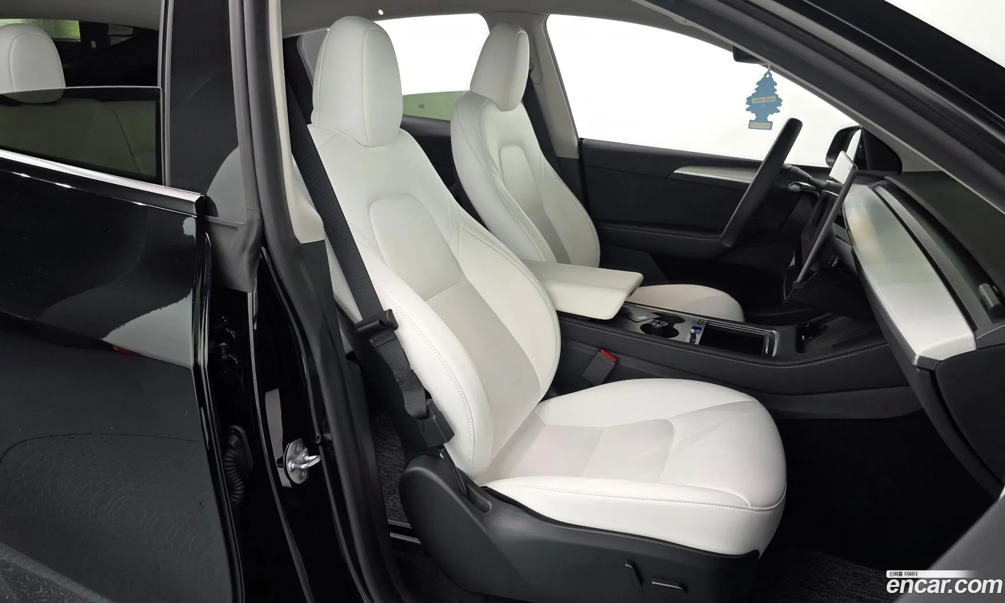 Tesla Model Y 2024 — 22