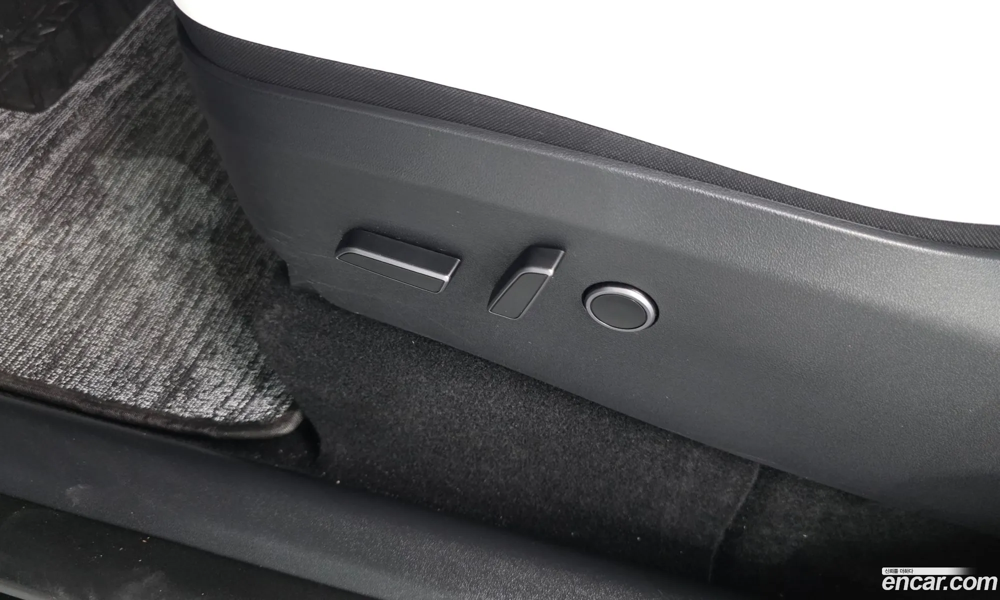 Tesla Model Y 2024 — 10