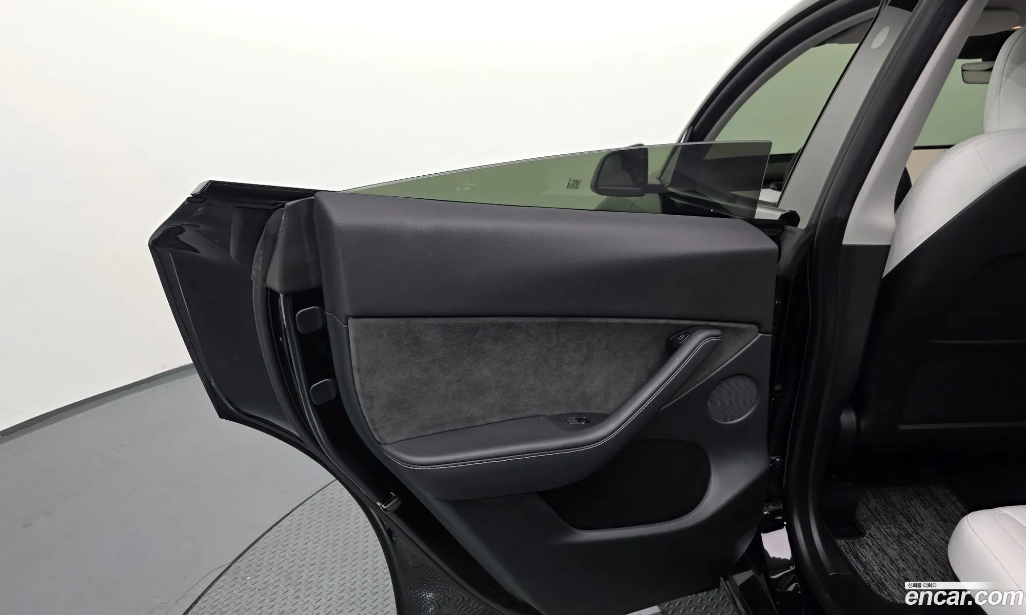 Tesla Model Y 2024 — 31