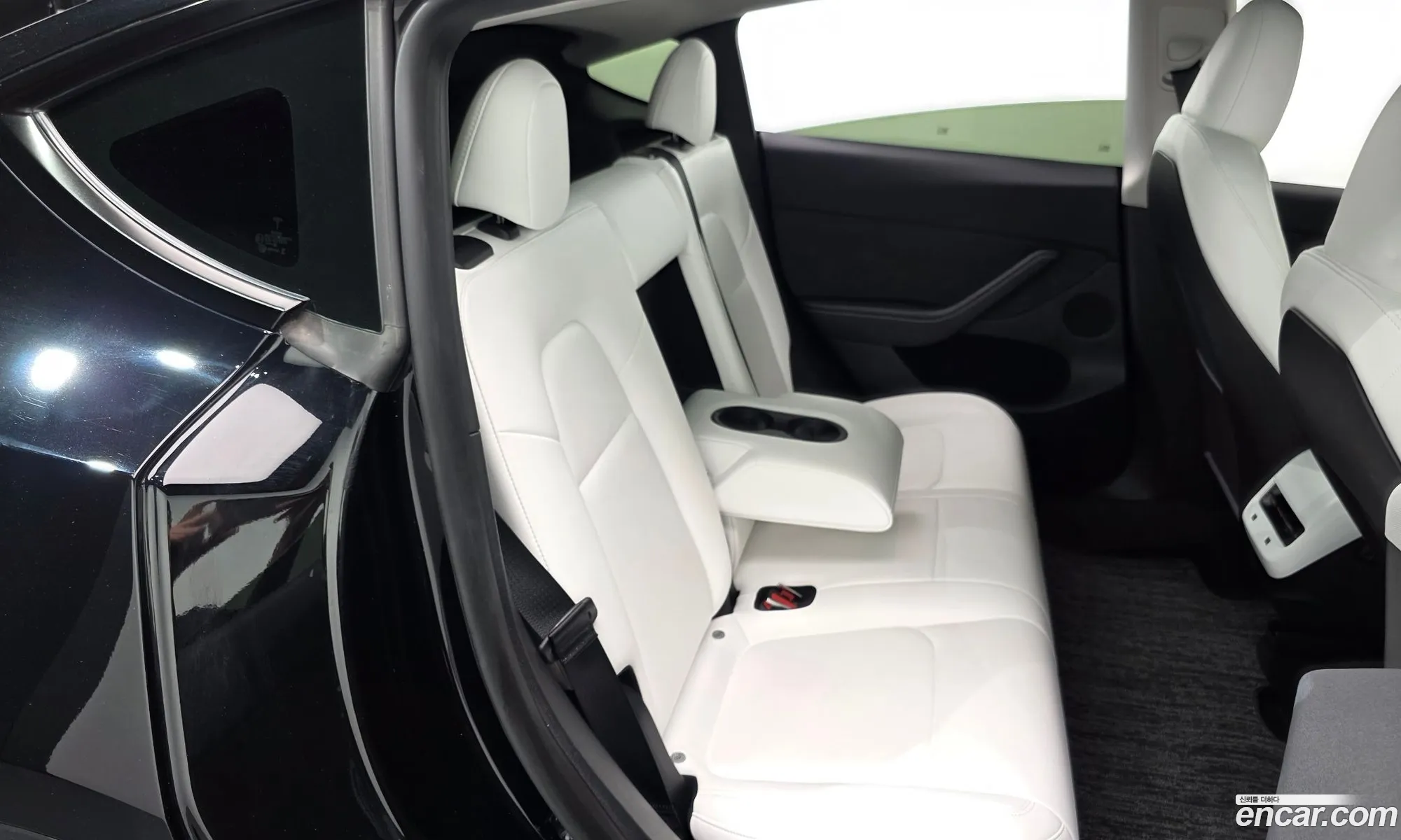Tesla Model Y 2024 — 6