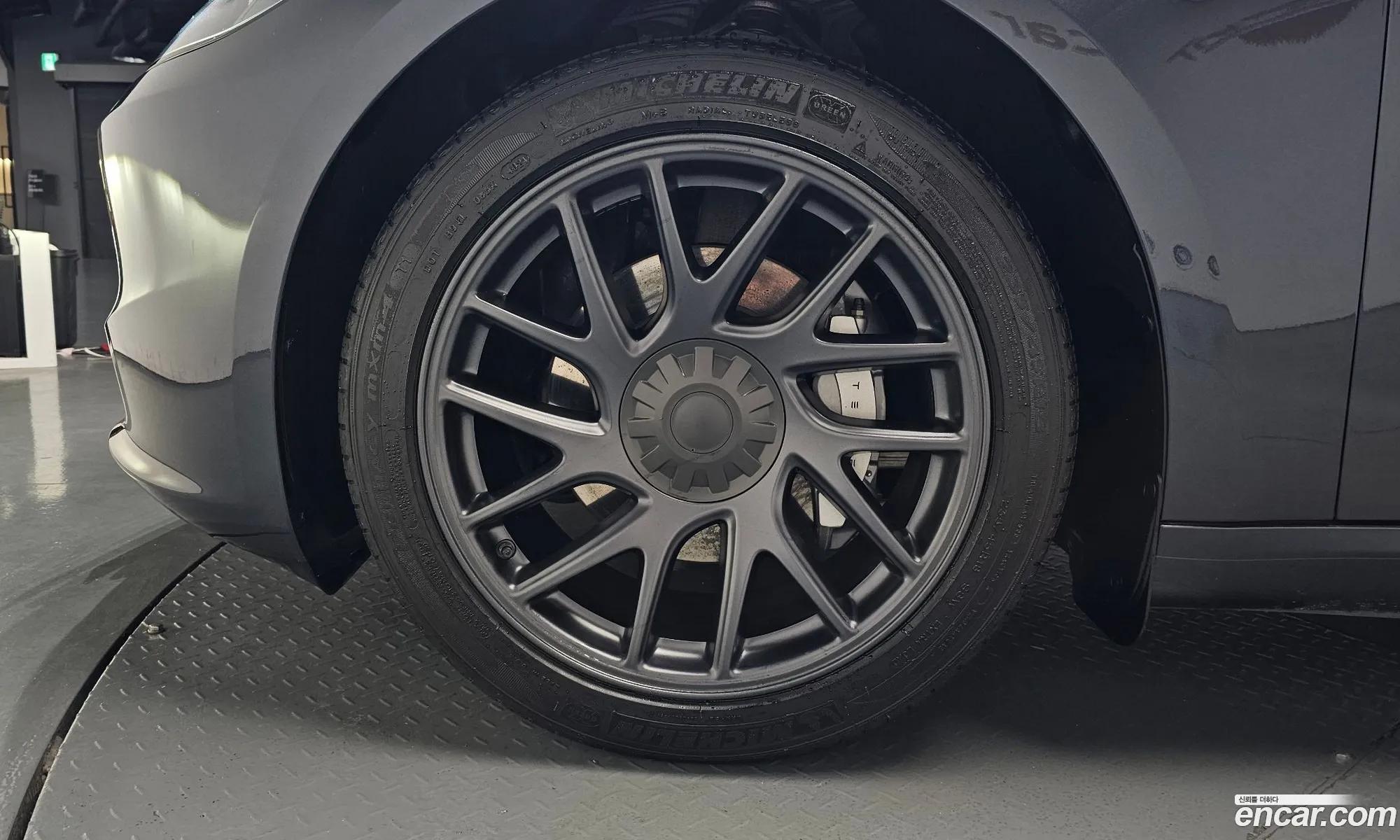 Tesla Model 3 2024 LRW3E7EK5RC161129 — 17