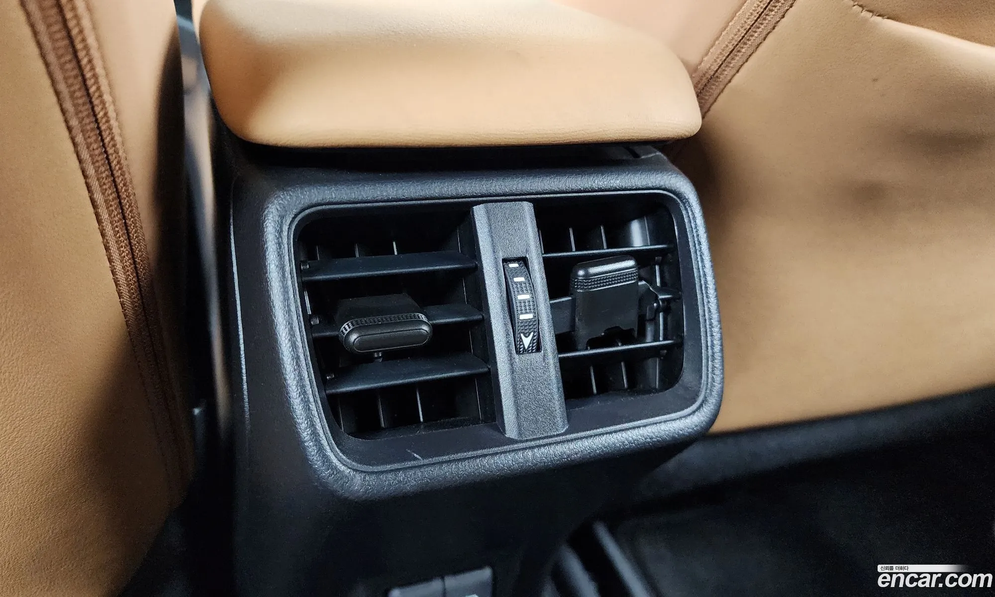 Lexus UX300h 2025 — 20