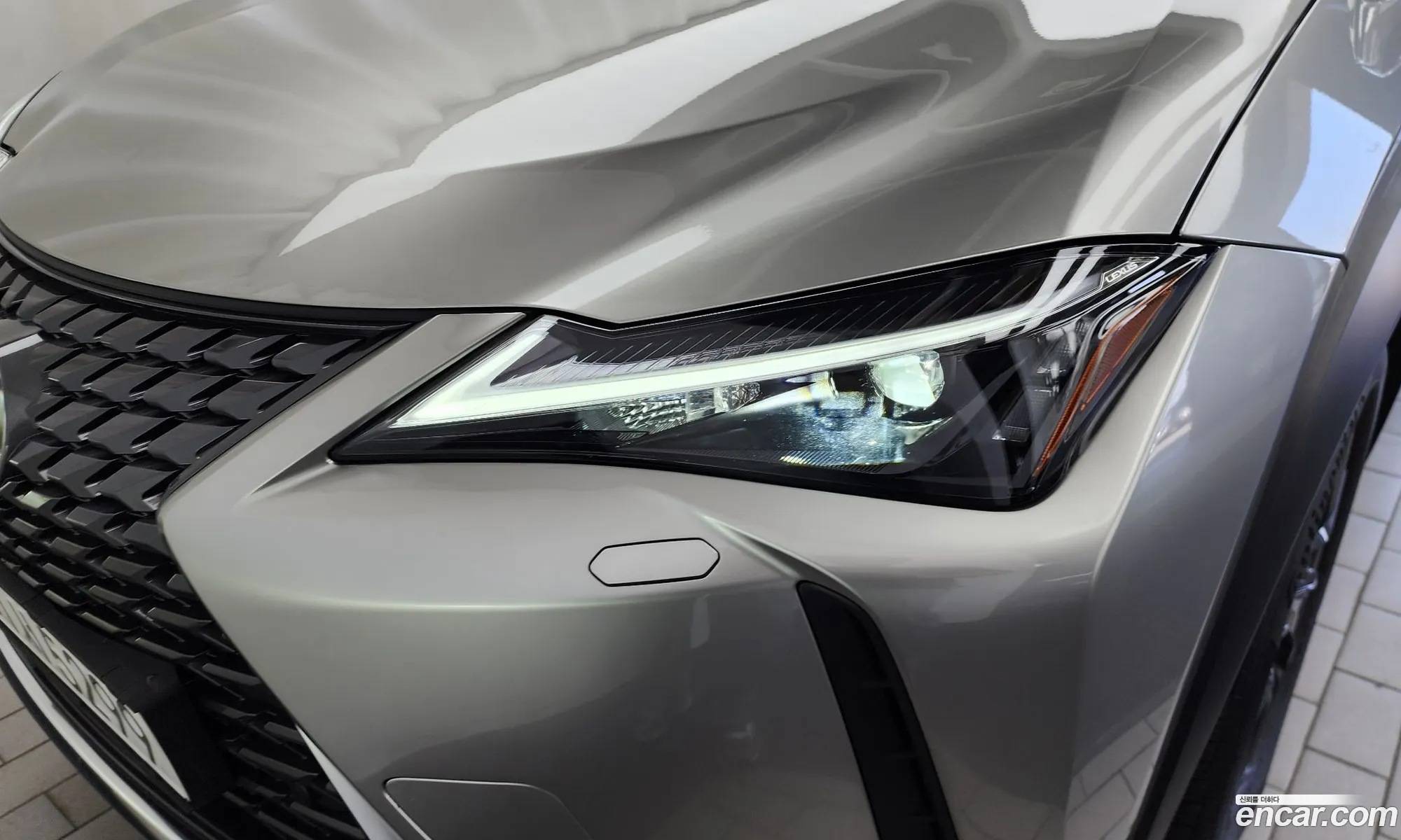 Lexus UX300h 2025 — 26