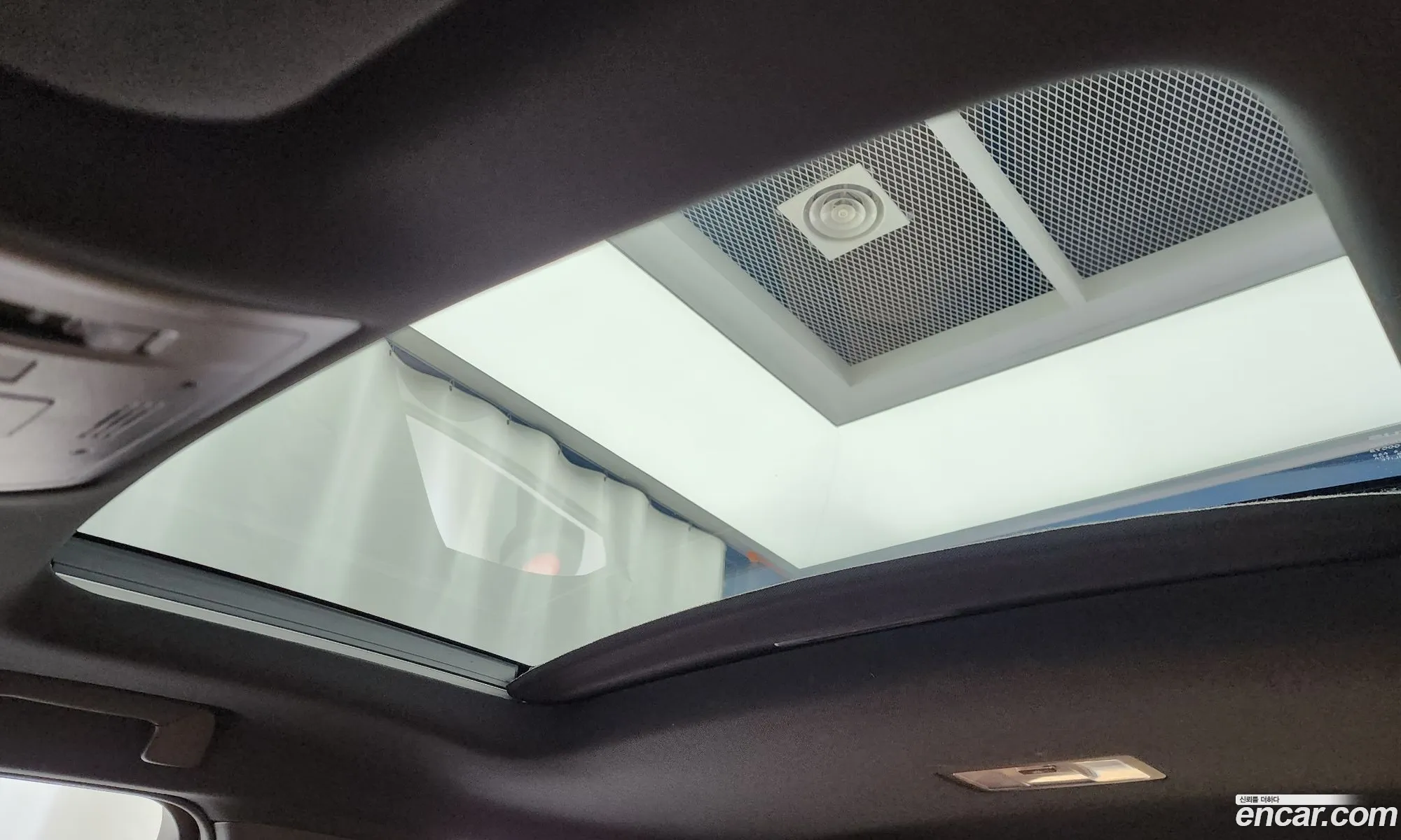 Lexus UX300h 2025 — 17