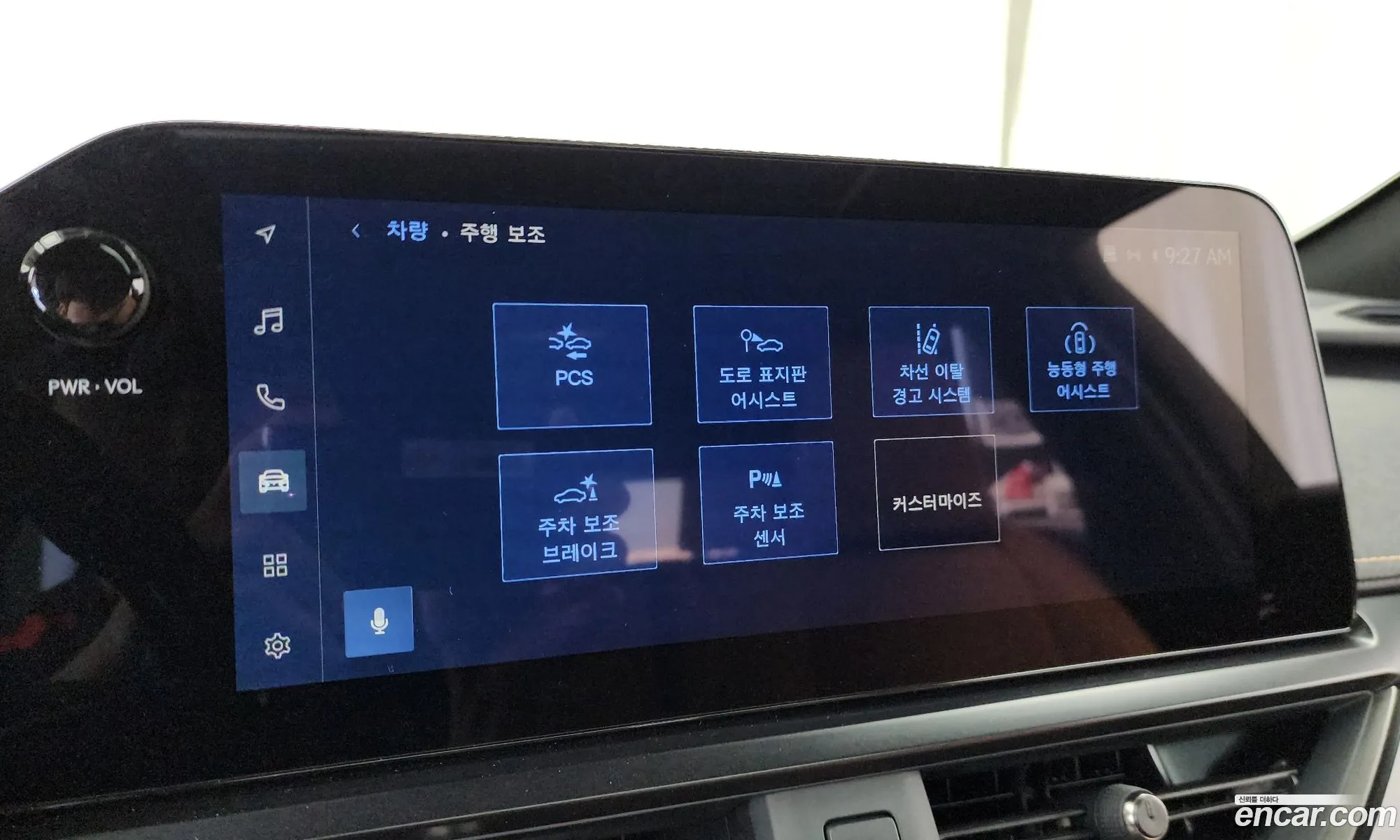 Lexus UX300h 2025 — 6