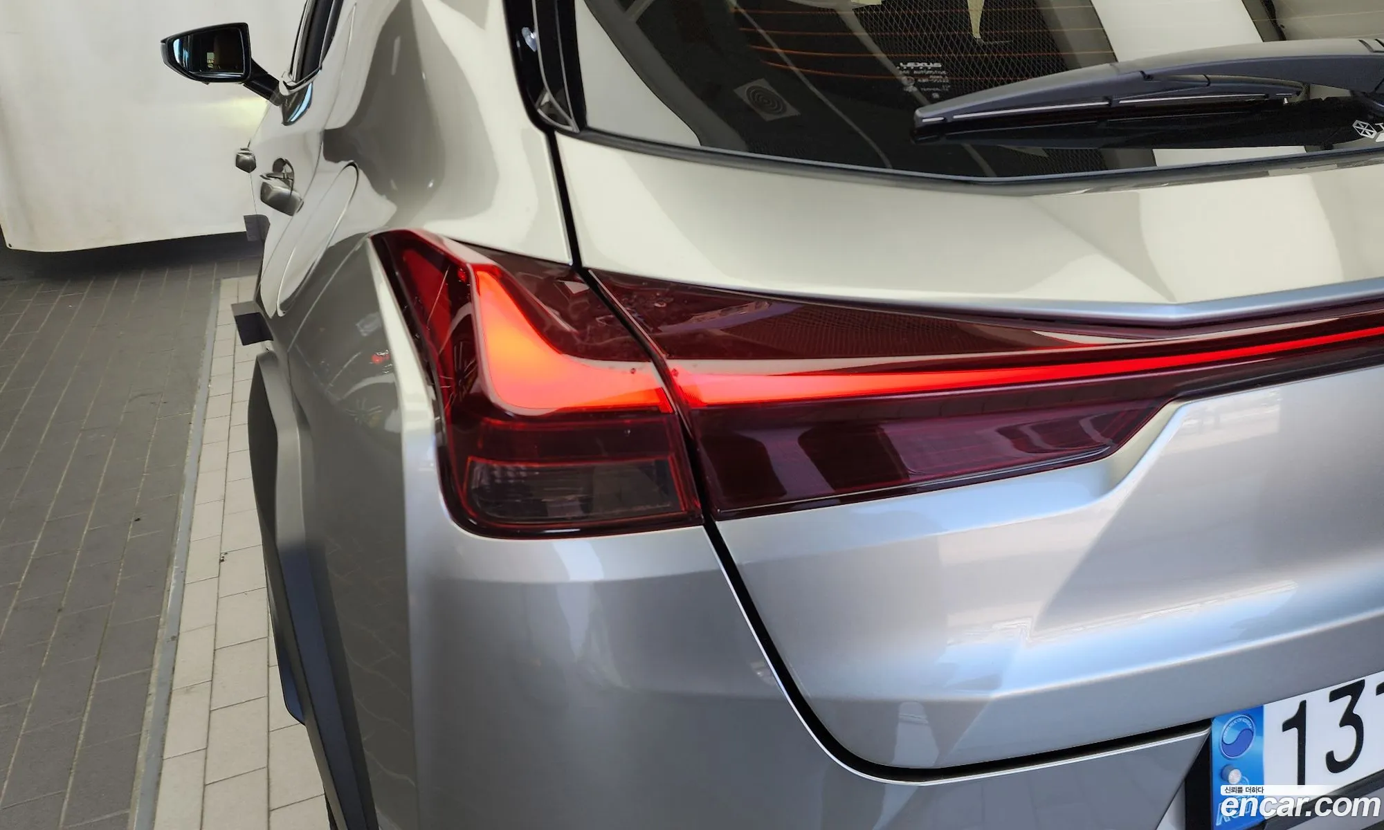Lexus UX300h 2025 — 4