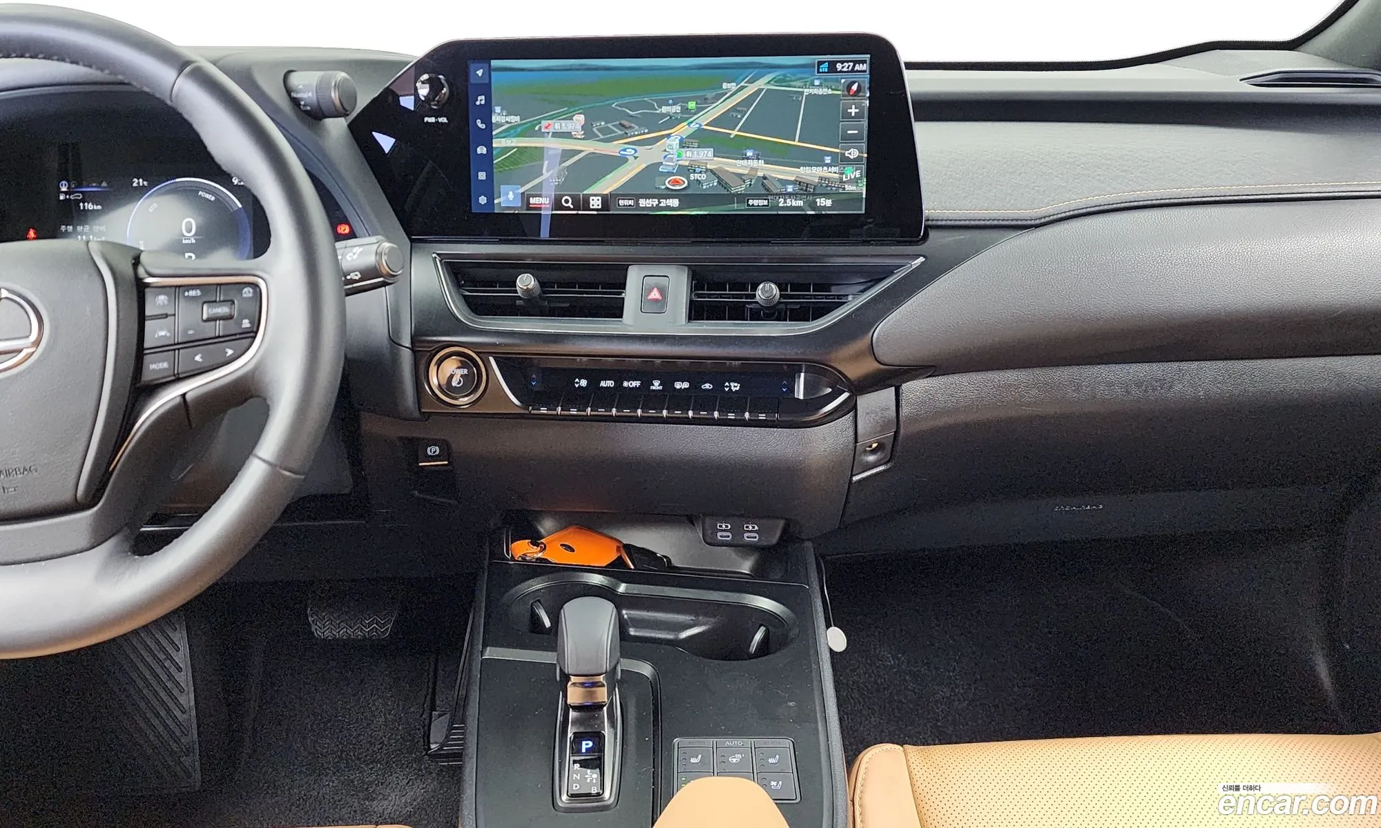 Lexus UX300h 2025 — 11