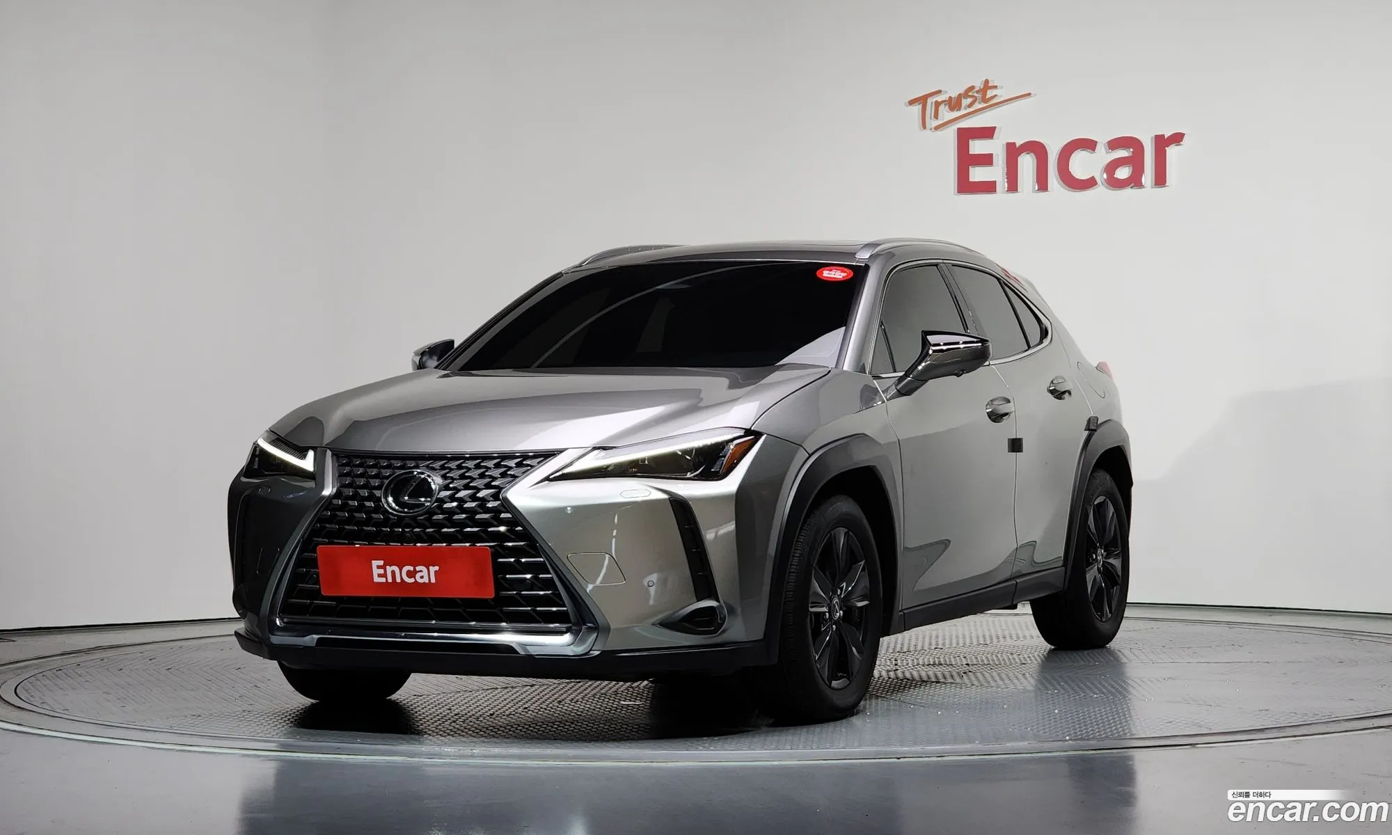 Lexus UX300h 2025 — 8