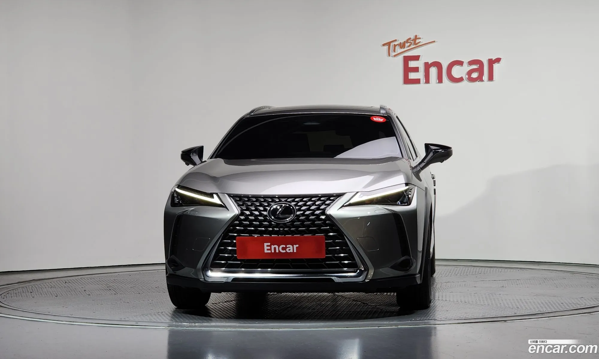 Lexus UX300h 2025 — 25