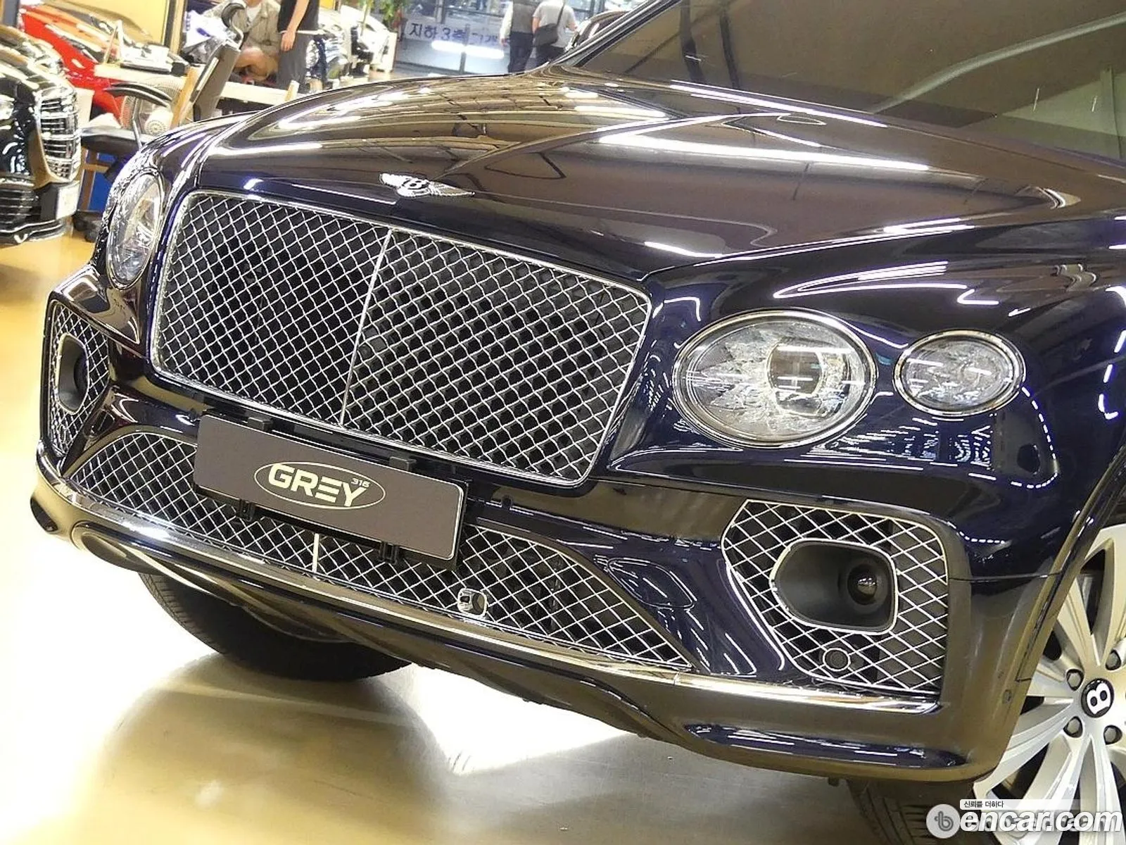Bentley Bentayga 2022 — 18