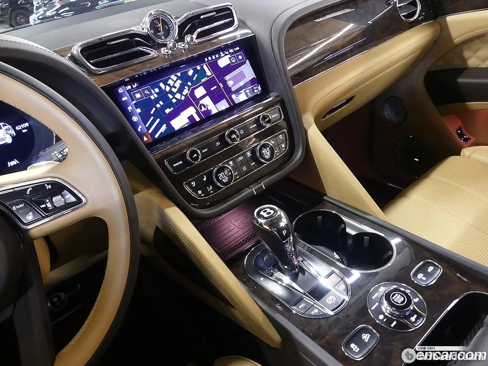 Bentley Bentayga 2022 — 7