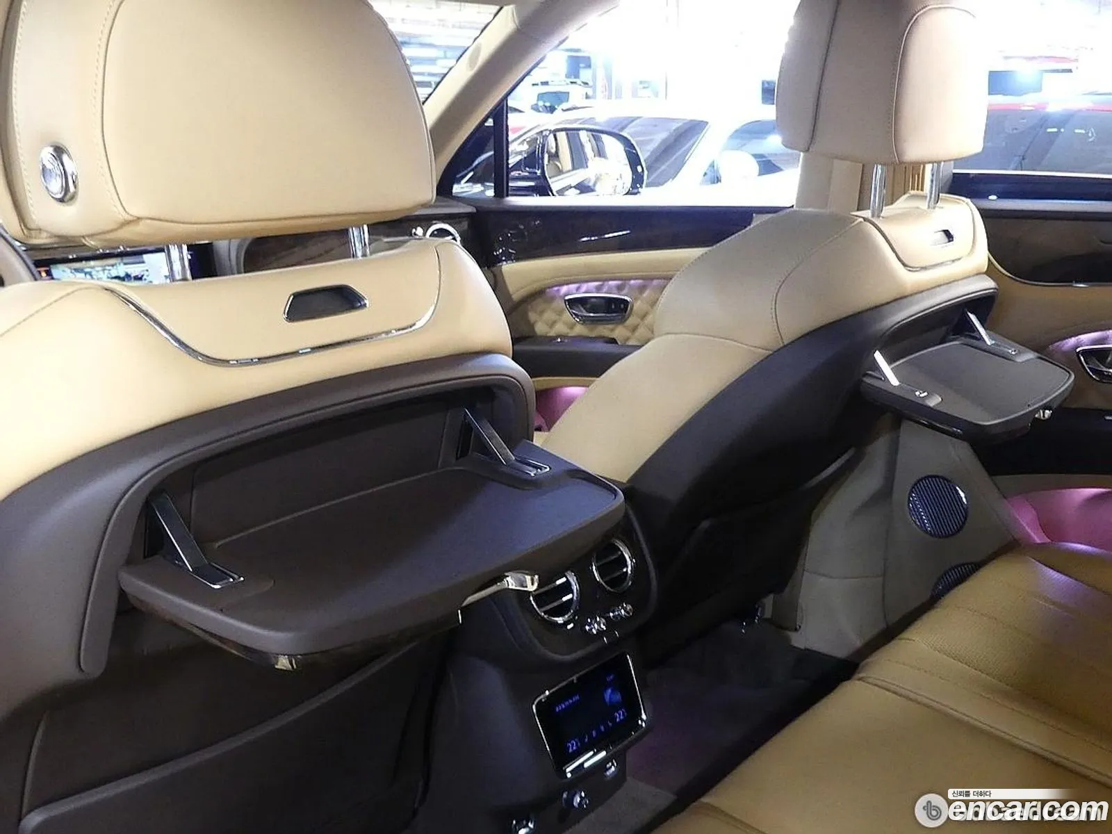 Bentley Bentayga 2022 — 10