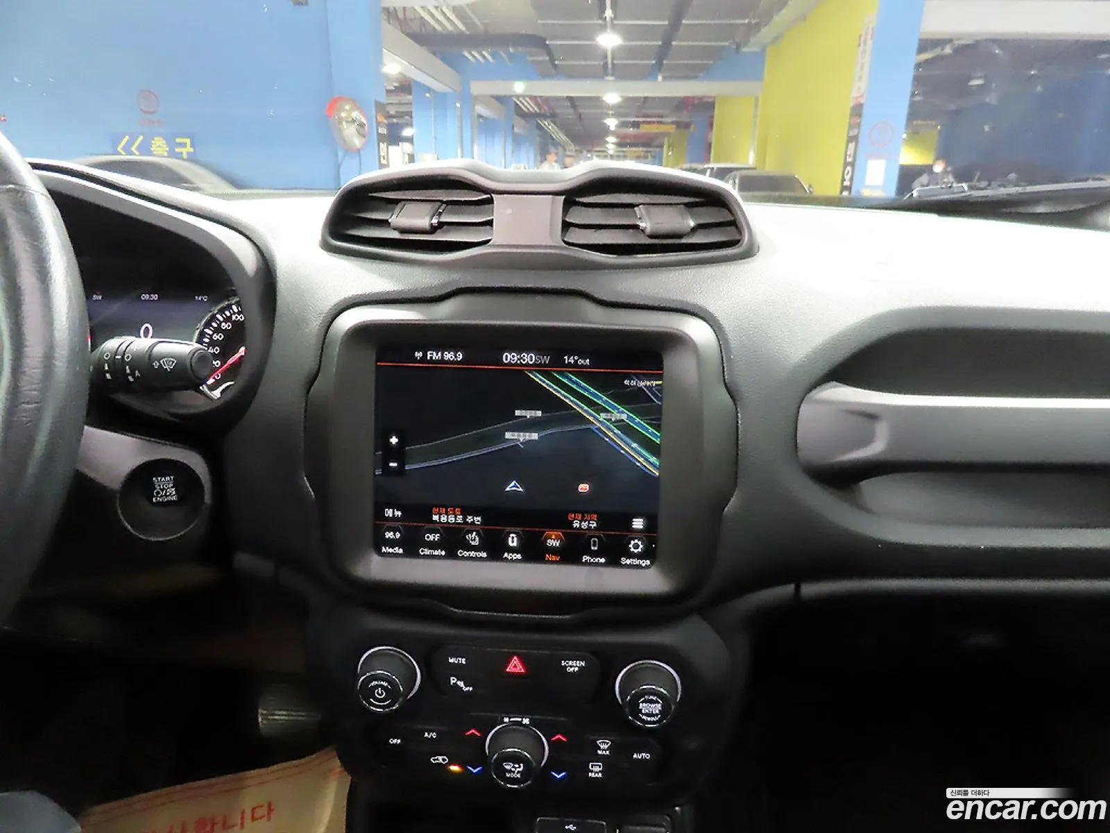 Jeep Renegade 2020 — 12