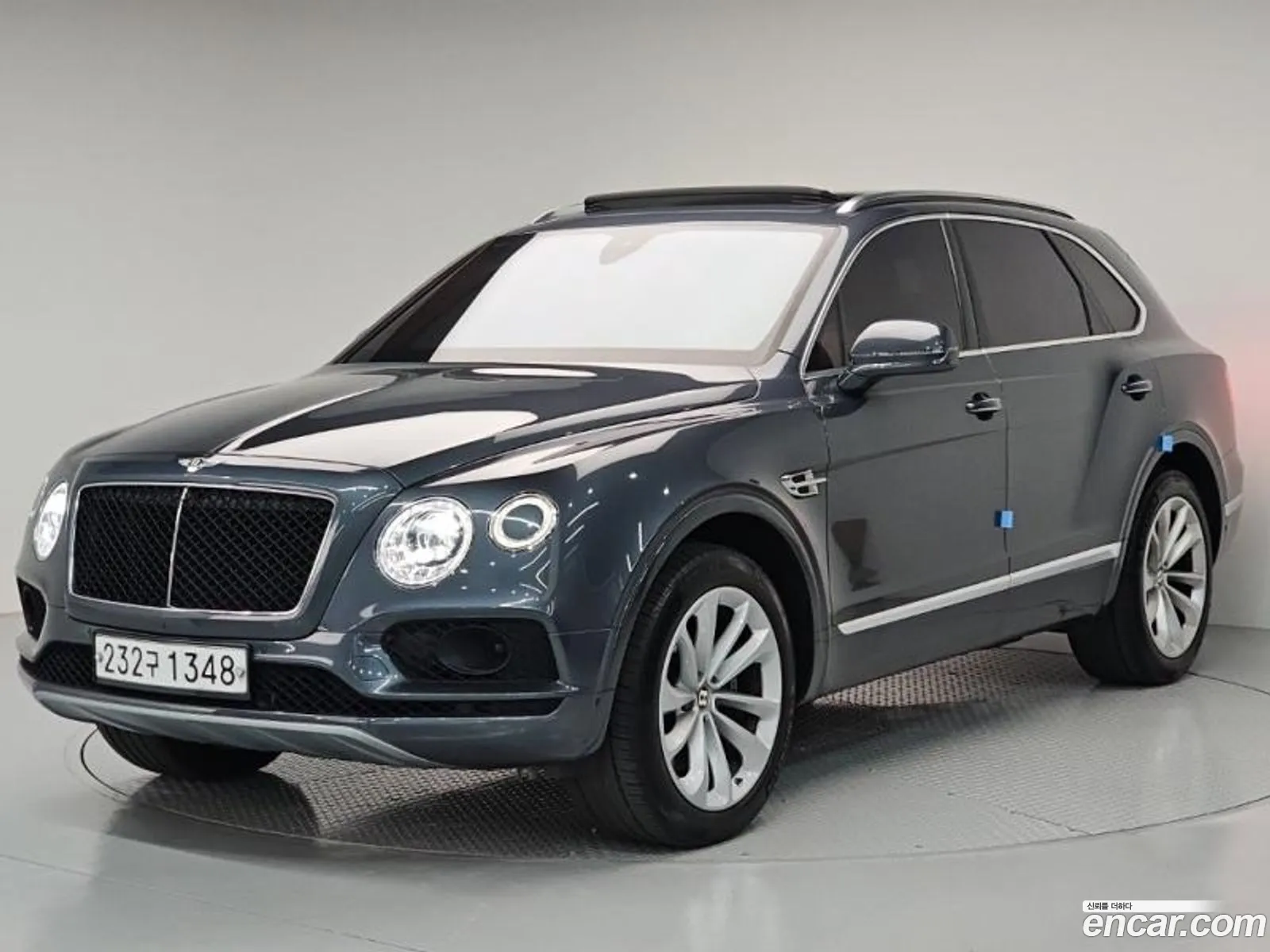 Bentley Bentayga 2019 — 18