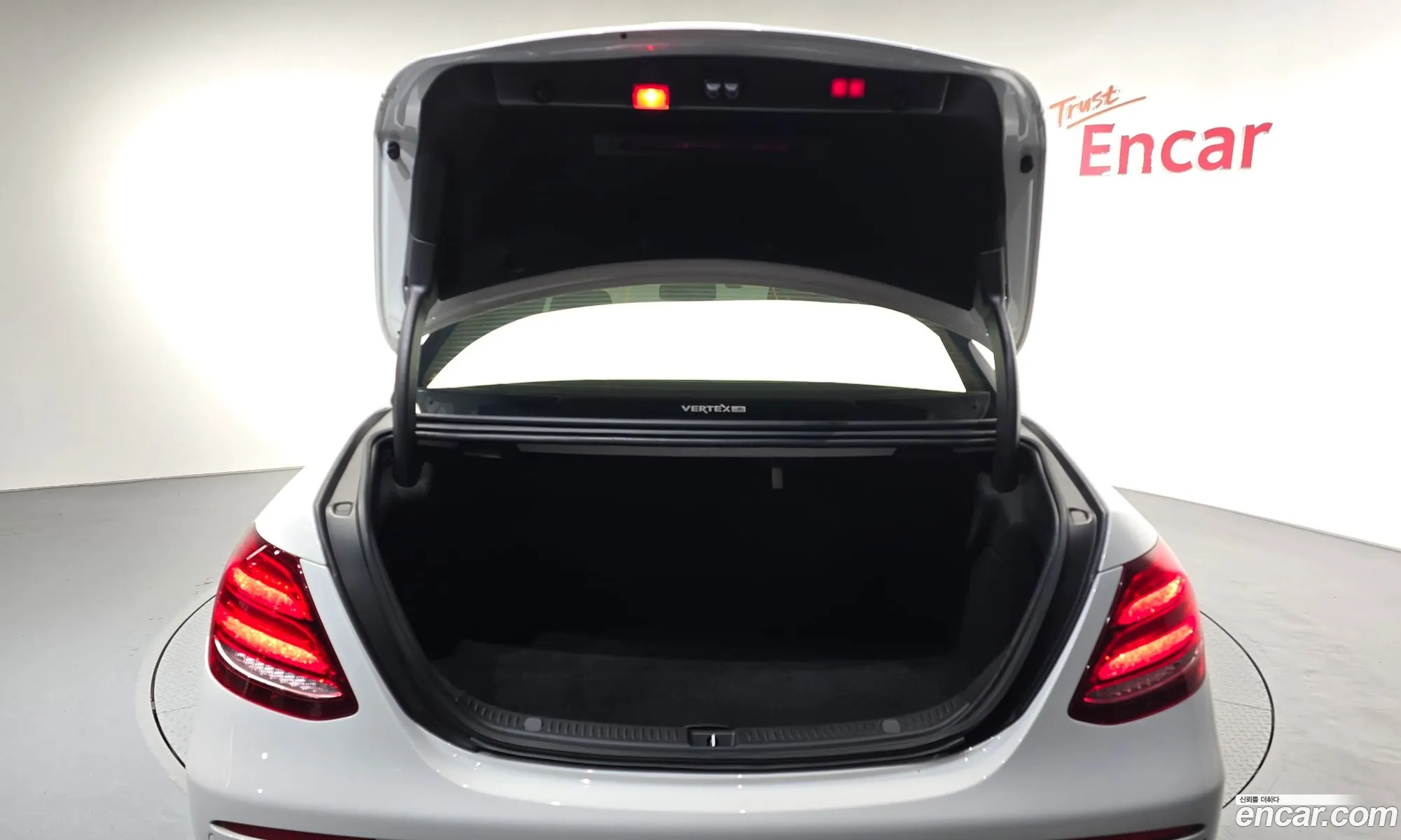 Mercedes-Benz E-Class W213 2018 — 17